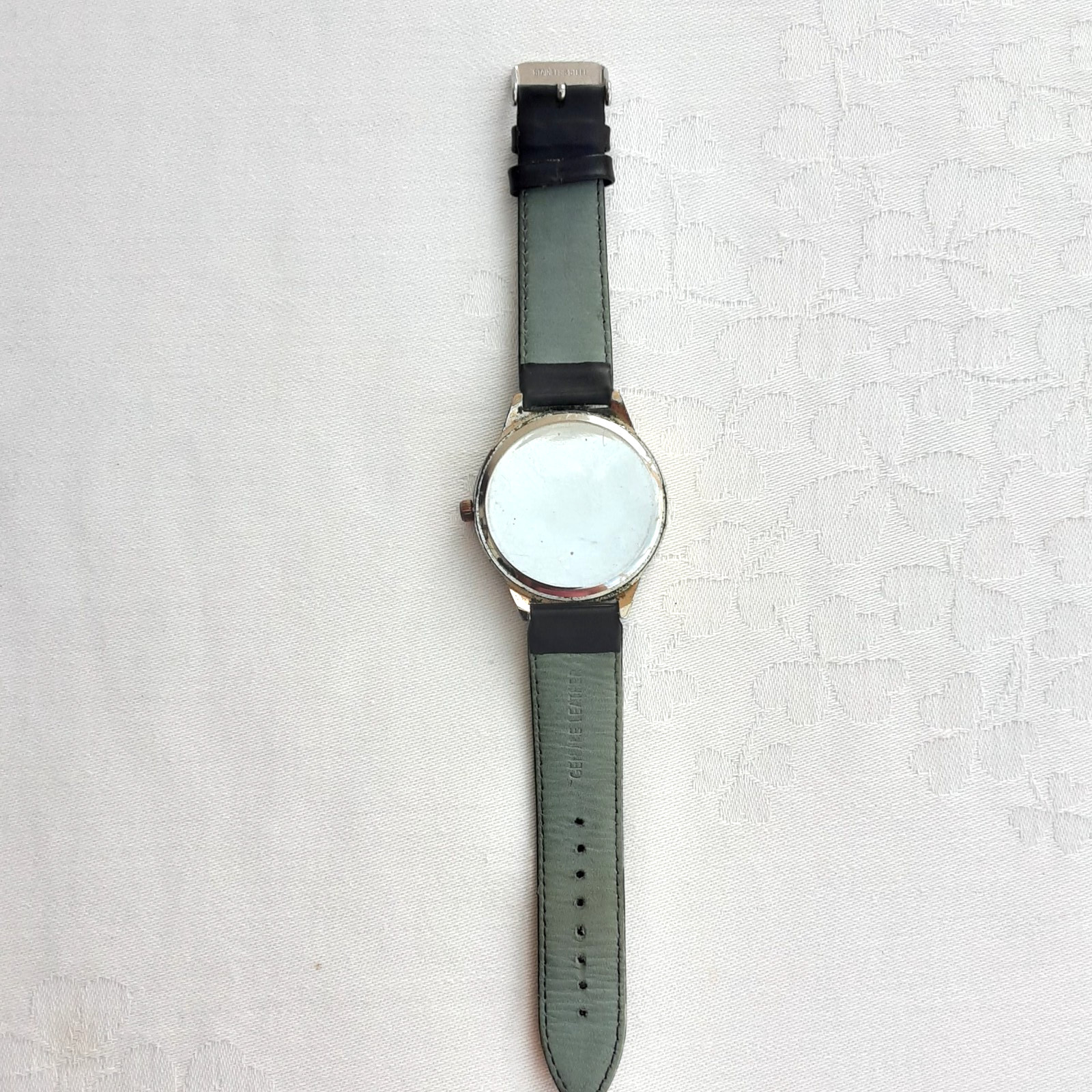 Mens Wristwatch for Everyday wear Leather Strap Good Timekeeping New Battery