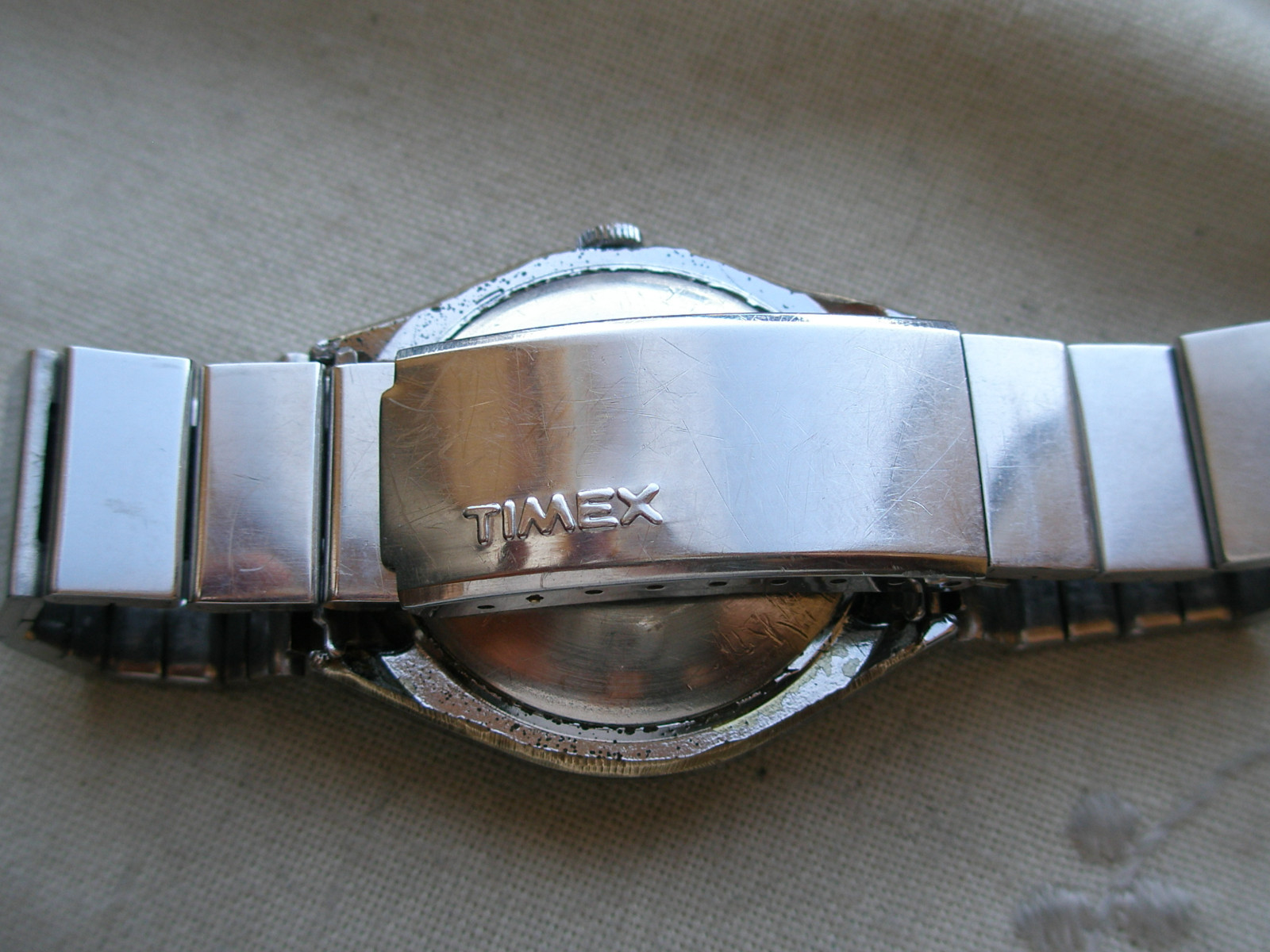LARGE VINTAGE 1968 TIMEX ELECTRIC DYNABEAT, CHROME/SS, NEEDS HELP.