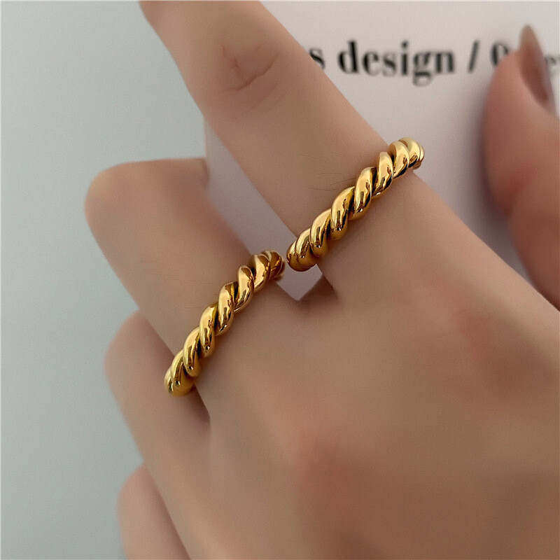 Woman 18k Gold Plated Stainless Steel 4mm Wide Twist Band Ring Rope Joint Ring
