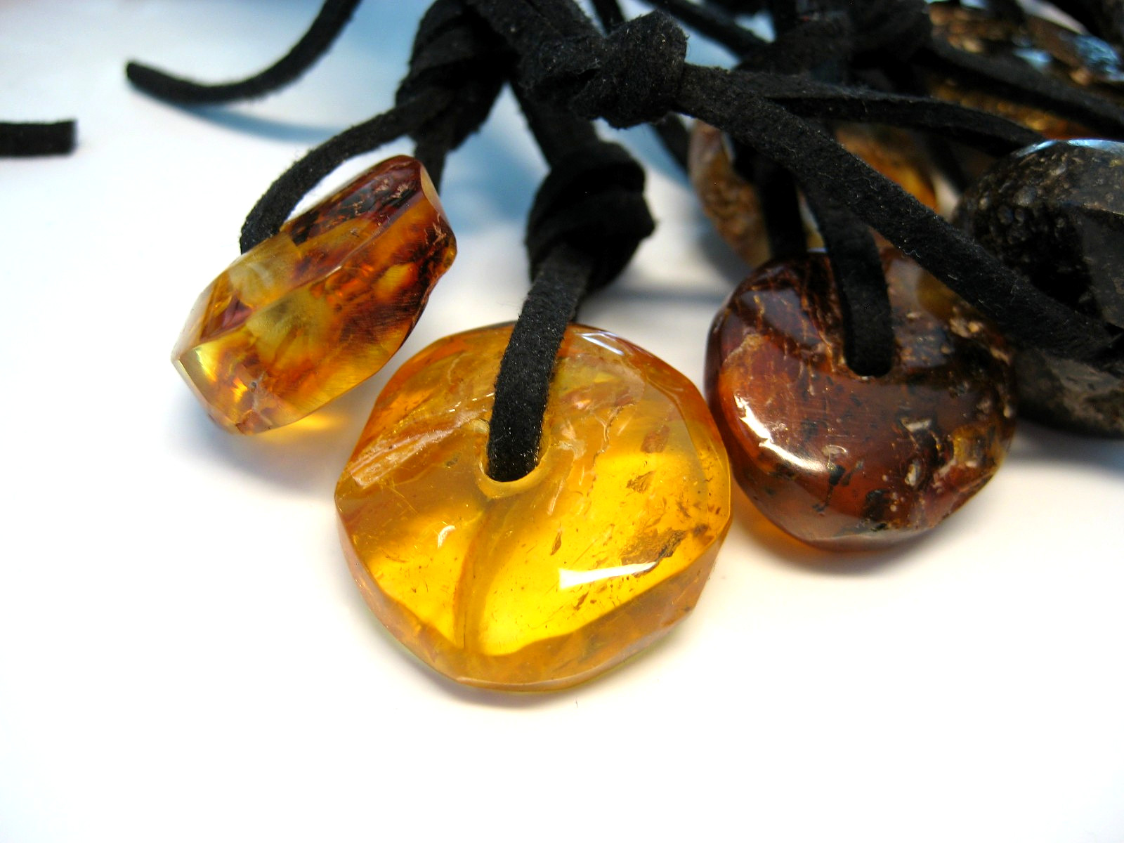 10 items – Genuine Amber Baltic Amber Necklace/Pendant/Amulet !!!