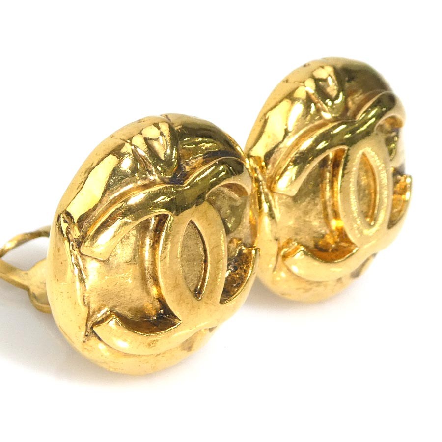 Auth CHANEL Vintage CC Logo Earrings Gold Metal – e62014i