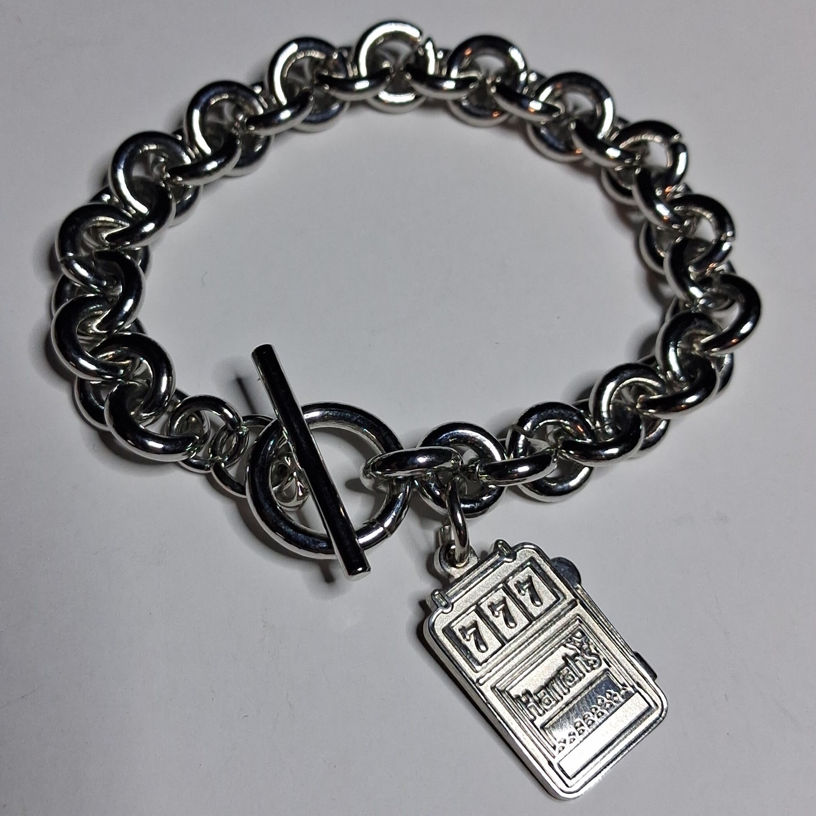 Vintage Harrahs Casino 777 Slot Machine Charm Toggle Bracelet Silver Tone 7.5″