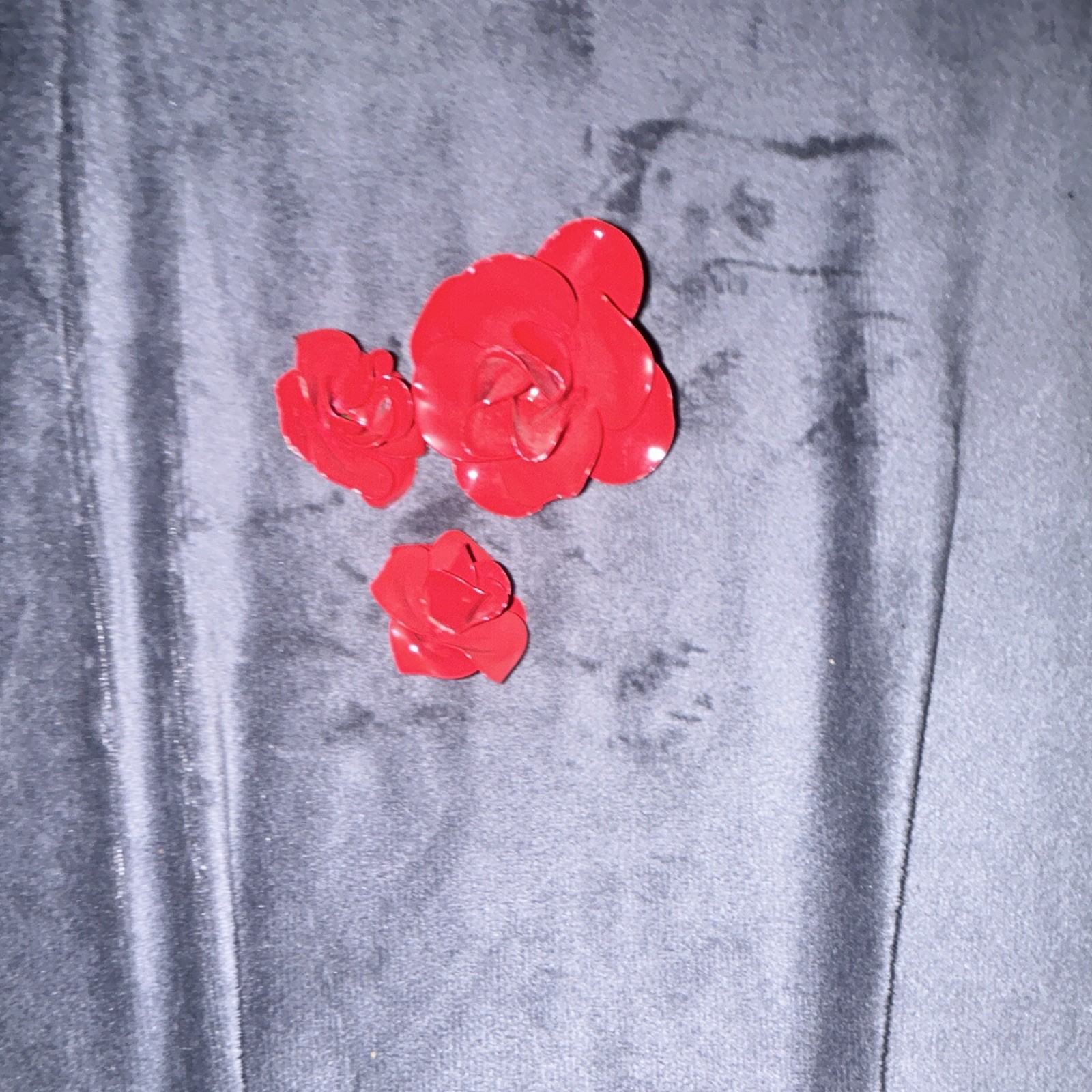 Red Plastic Rose Flower Brooch Pin, and earrings noStone, Flowers & Plants Theme
