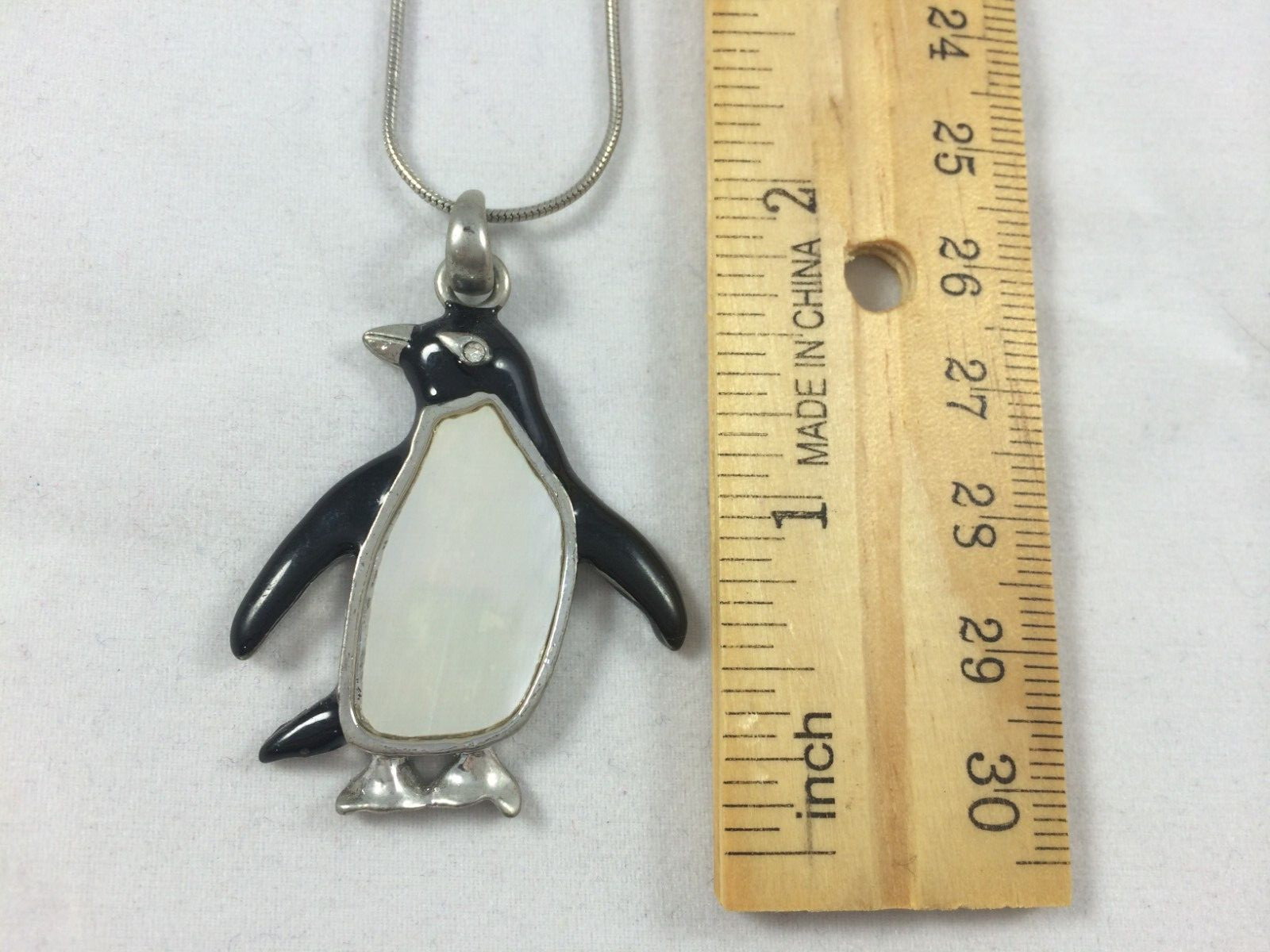 Beautiful Natural Mother of Pearl Shell Penguin Pendant Necklace Rhinestone eye
