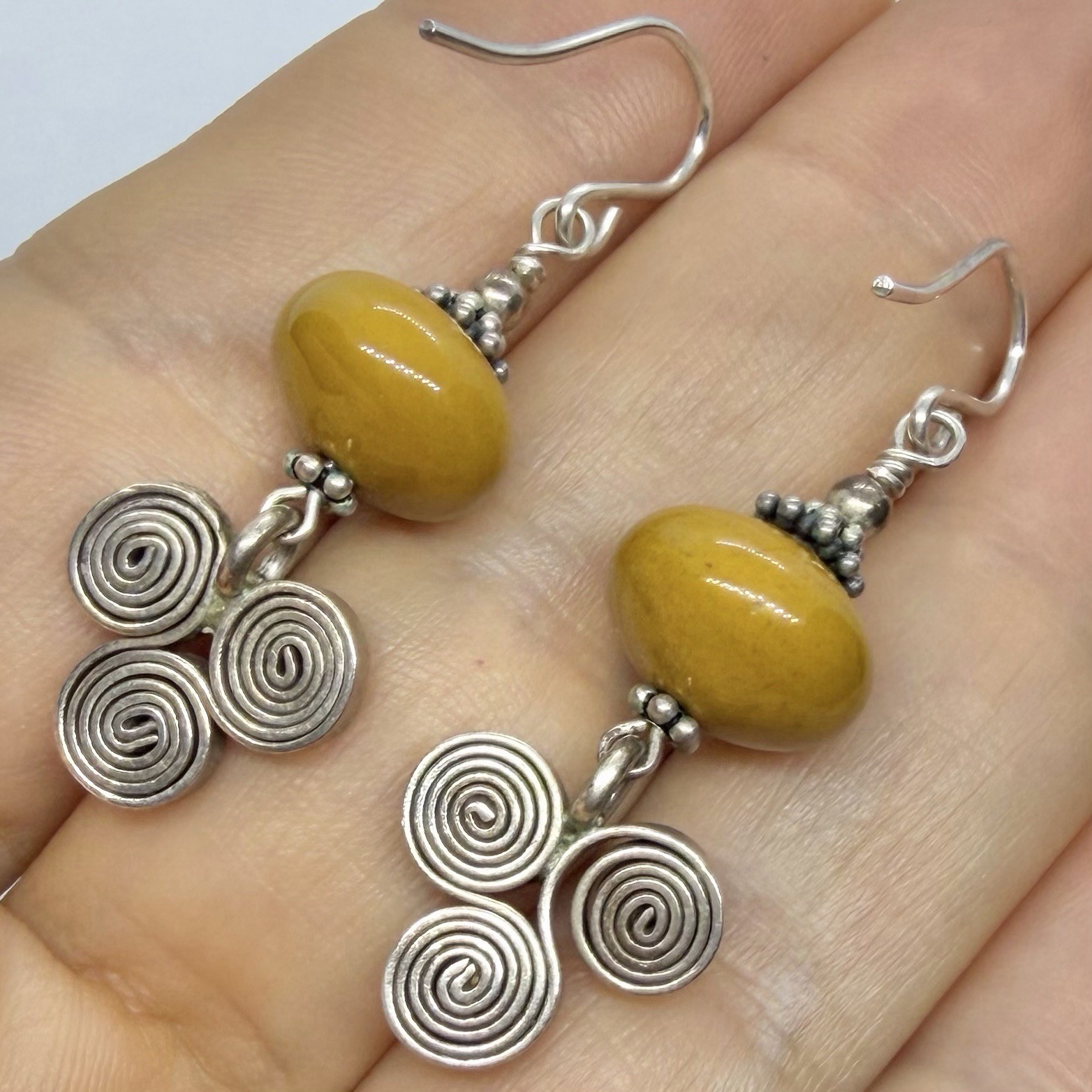 Vtg Boho Mustard Yellow Stone Sterling Silver Spiral Charm Dangle Earrings Hook