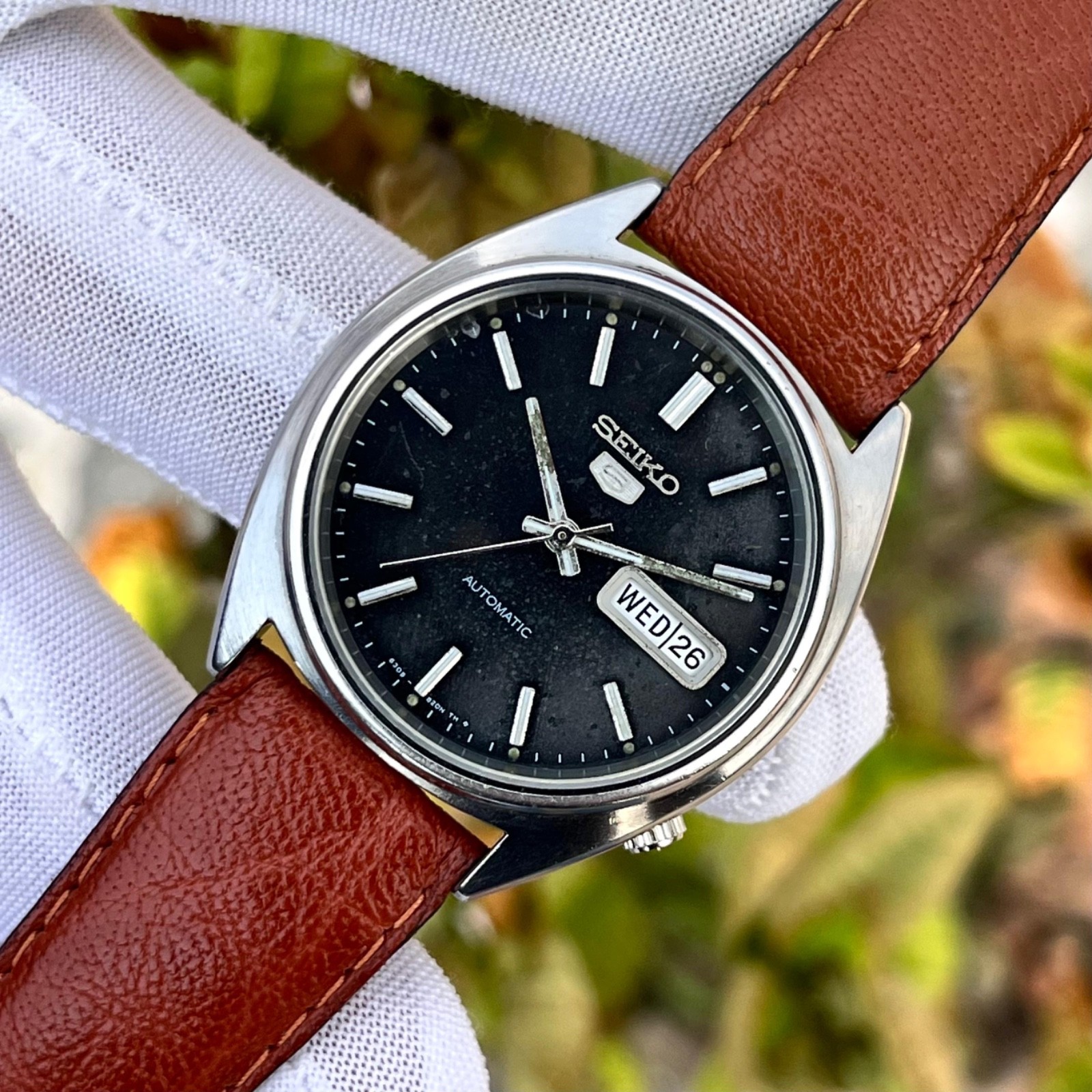 Vintage Seiko 5 Automatic Black Dress Formal Dial Japan Made Men Watch 6309-8840