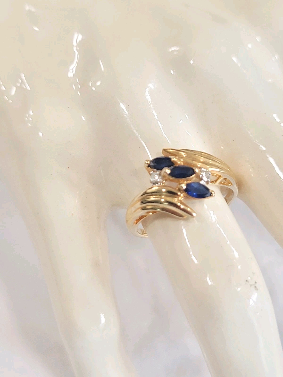 GORGEOUS 14k Ribbed Waves Bypass Blue Sapphire & Natrual Small Diamond Ring Sz 8