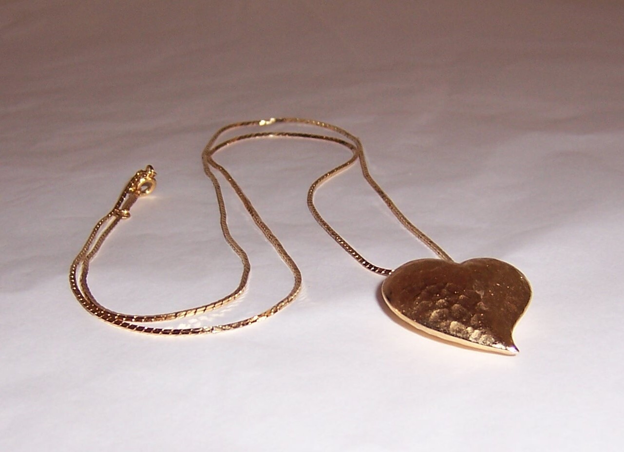 NAPIER Gold Tone 29-1/2″ Chain – Hammered Puffy Heart Pendant – Marked (#N413)