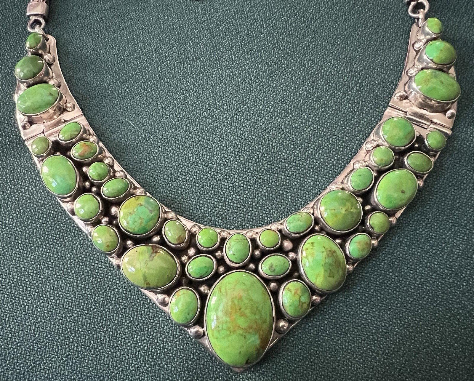 SOUTHWEST STYLE LIME GREEN TURQUOISE STERLING SILVER ARTISAN BIB COLLAR NECKLACE