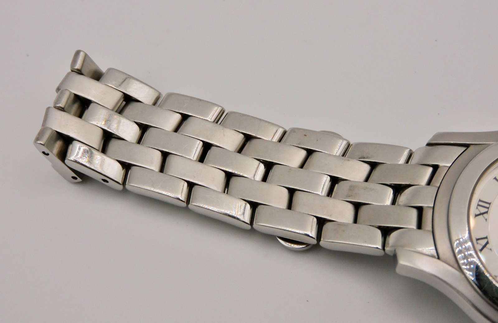 GUCCI 5500M White Roman Dial Quartz Men’s Watch Date Swiss Made
