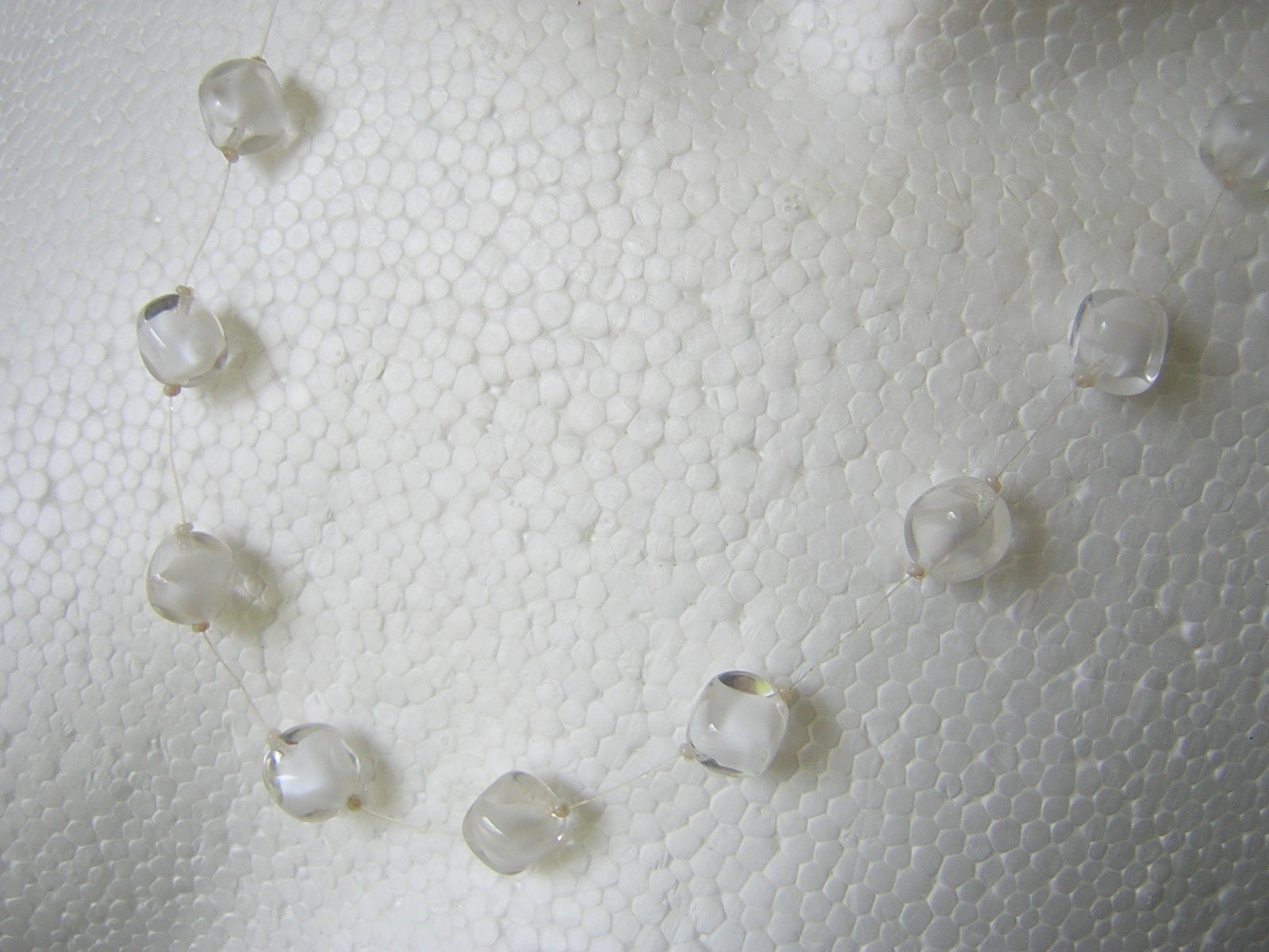 Glass Necklace White Colorless 36.3 G/52 Cm