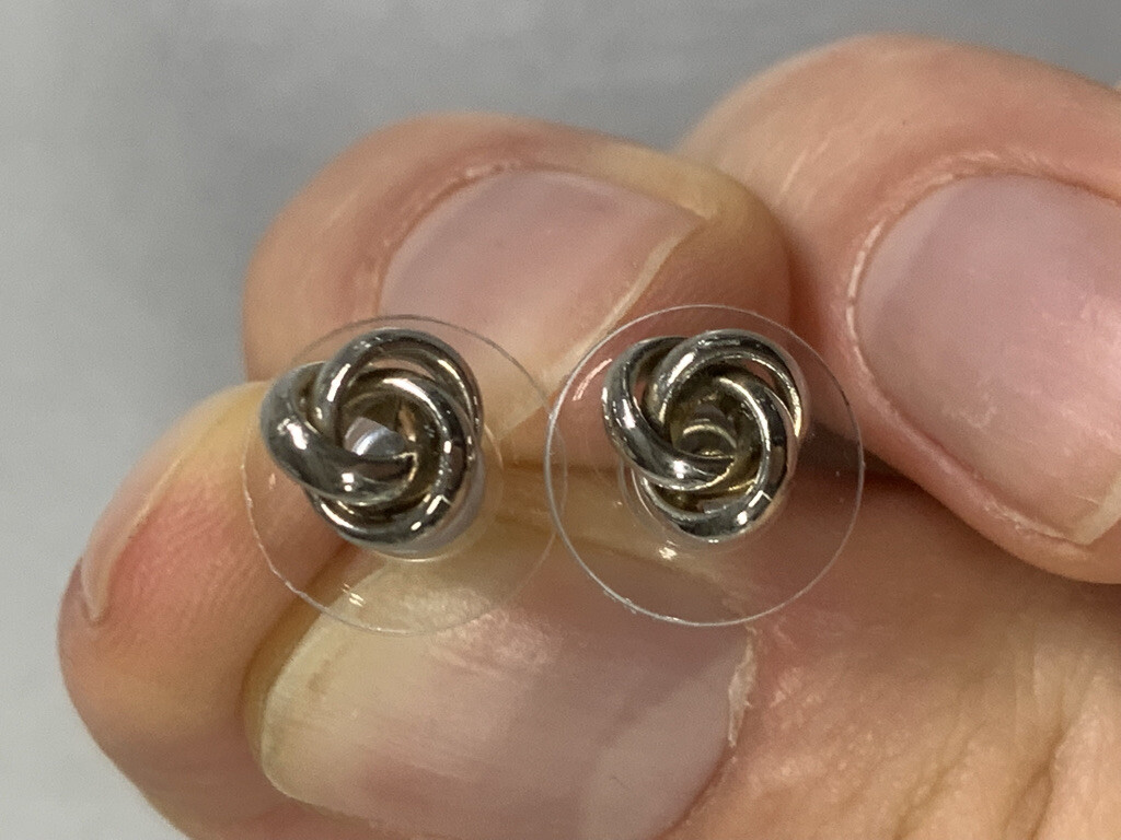 Set of Two Silver Earrings – Stud – Classic Design