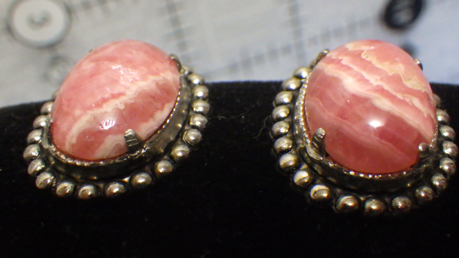 vintage vivid old Rhodochrosite sterling silver screw back earrings maker JJJ co