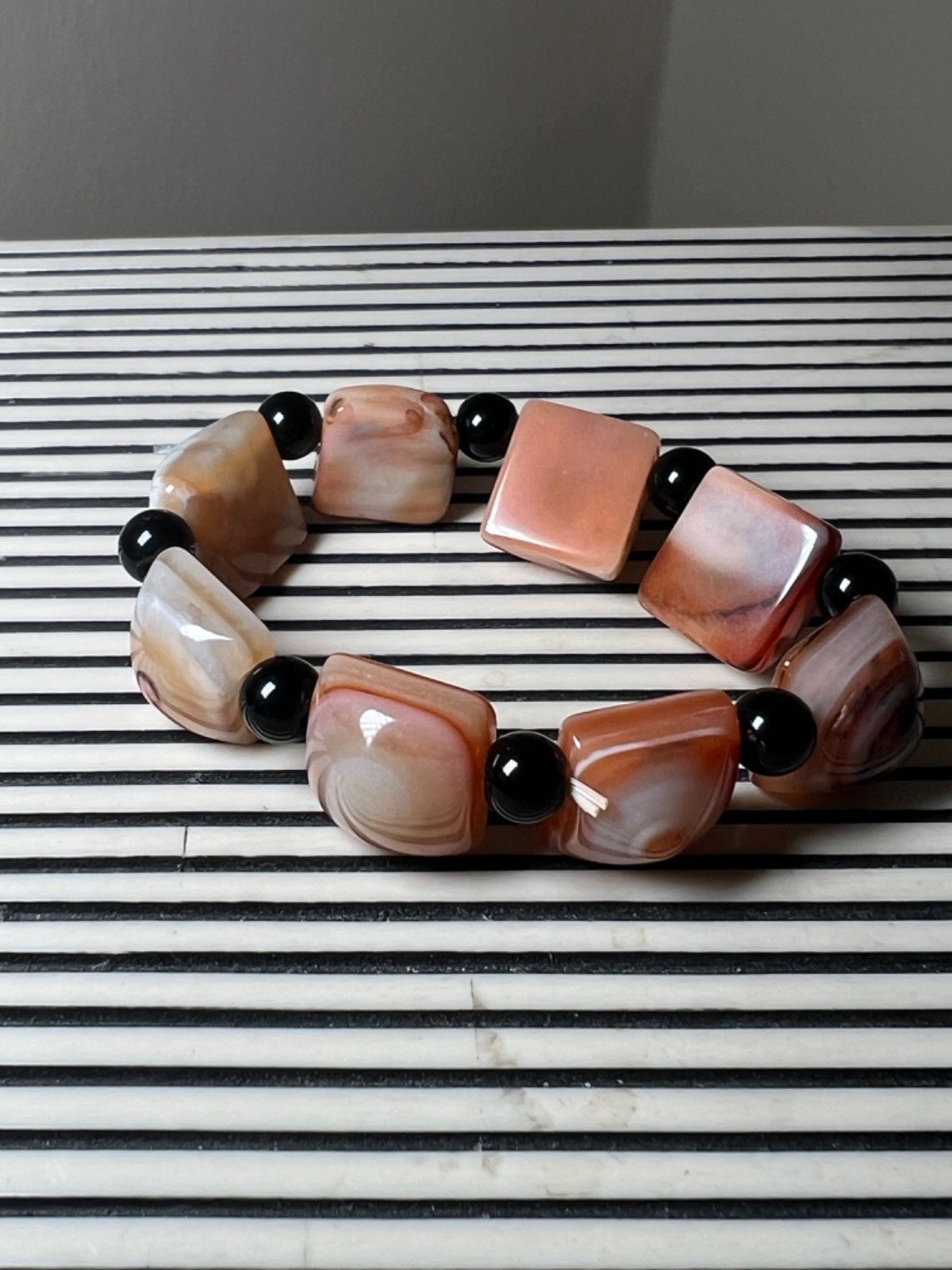 Womens Vintage Estate Agate Bracelet stretch band (as is condition- see details)