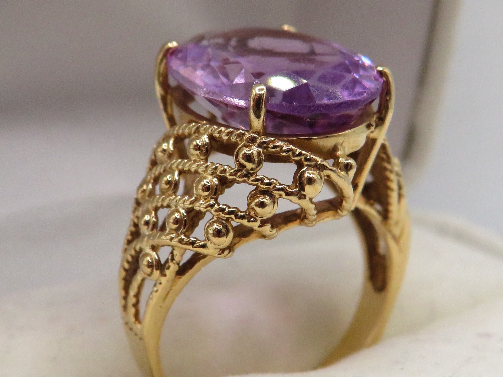 10K YELLOW GOLD RING w 7.2ct AMETHYST in a FILIGREE-STYLE SETTING – SIZE: 7*