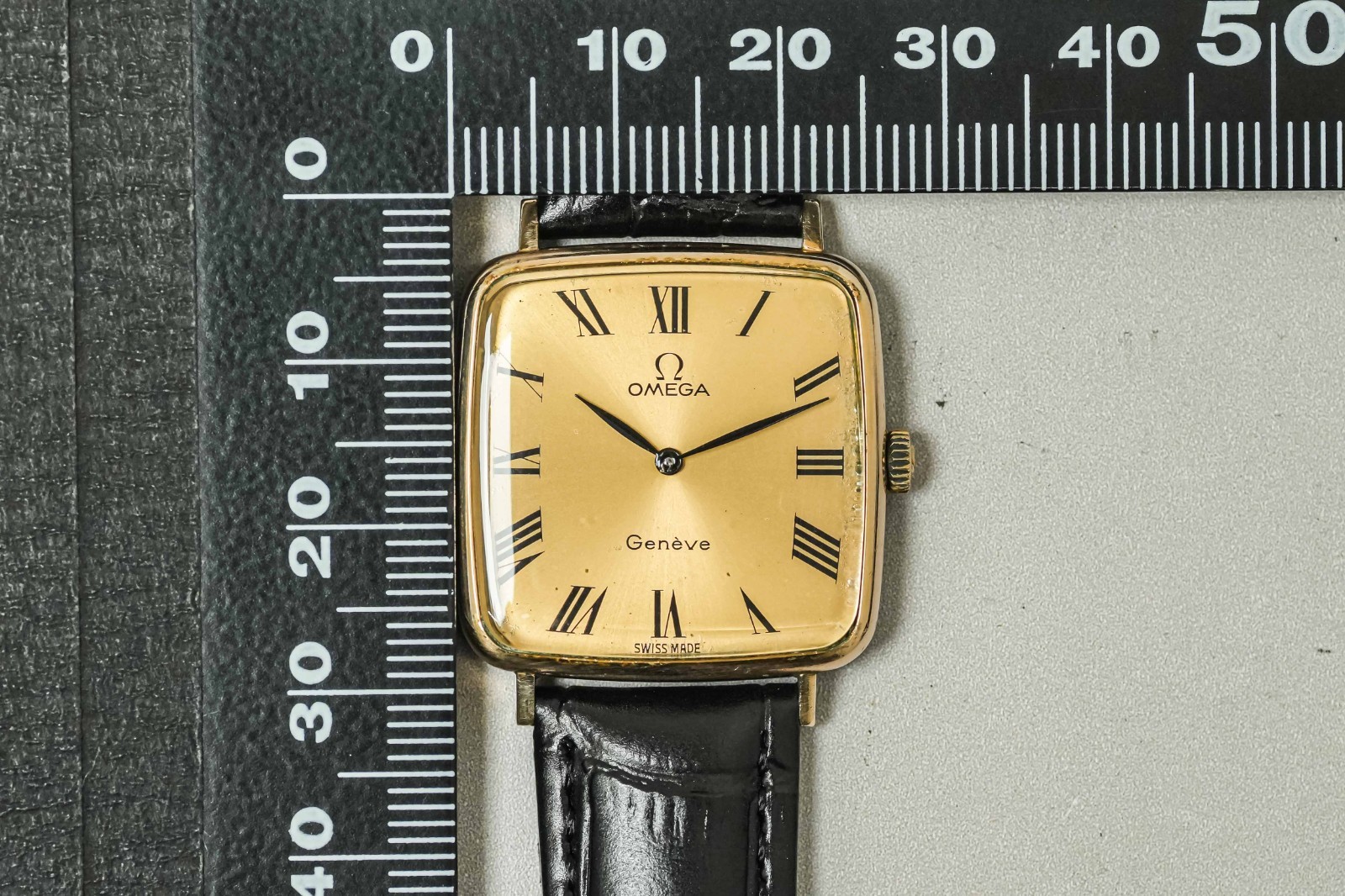 *Vintage 1975* OMEGA Geneve Cal.625 Manual Winding Roman Gold Square 26mm Men’s