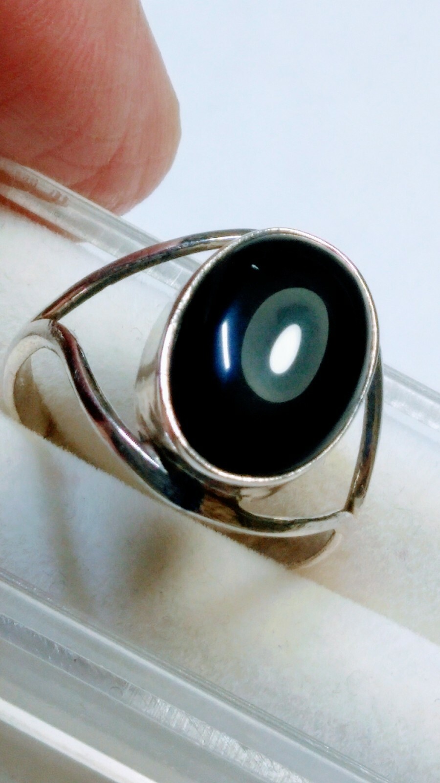 APPEALING STERLING SILVER .925 WITH BLACK ONYX RING IN SIZE 8.75-9.0!