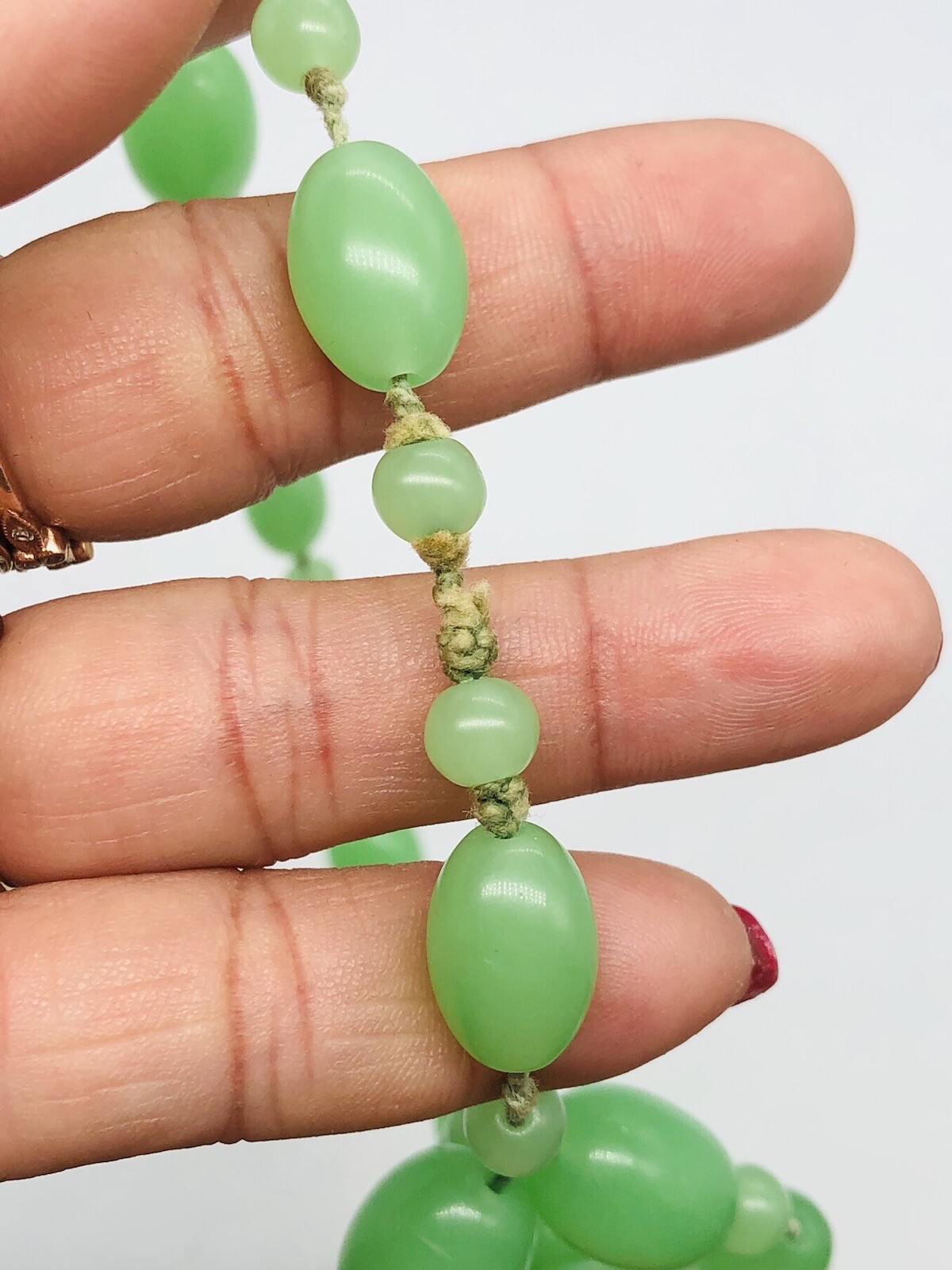 Vtg Art Decor Green Uranium Glass Beaded Hand Knot Overhead Necklace 32”