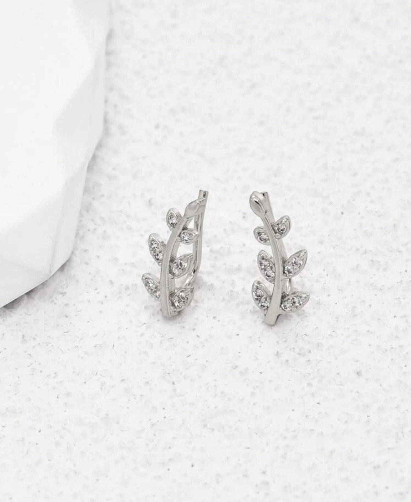 Cubic Zirconia Leaf Shape Pattern Fashion Stylish Stud Earrings (Silver) S925