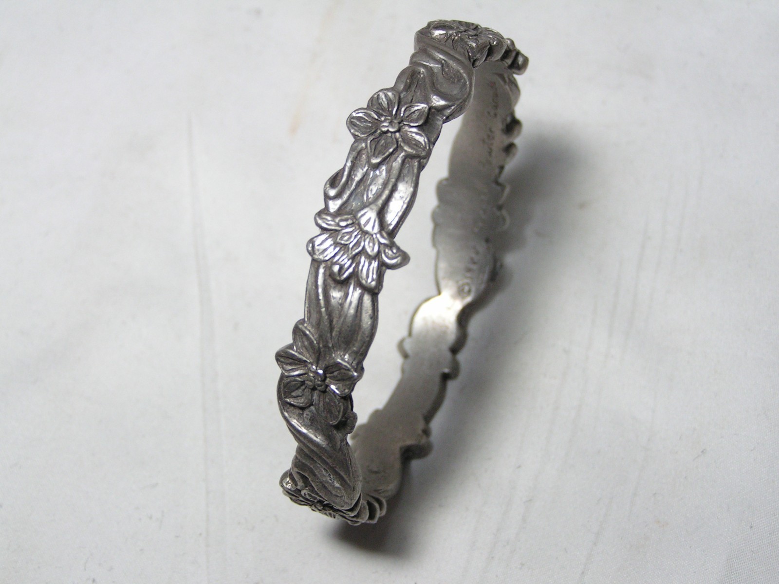 …Vintage SEAGULL PEWTER Flowers & Leaves Floral Bangle Bracelet…