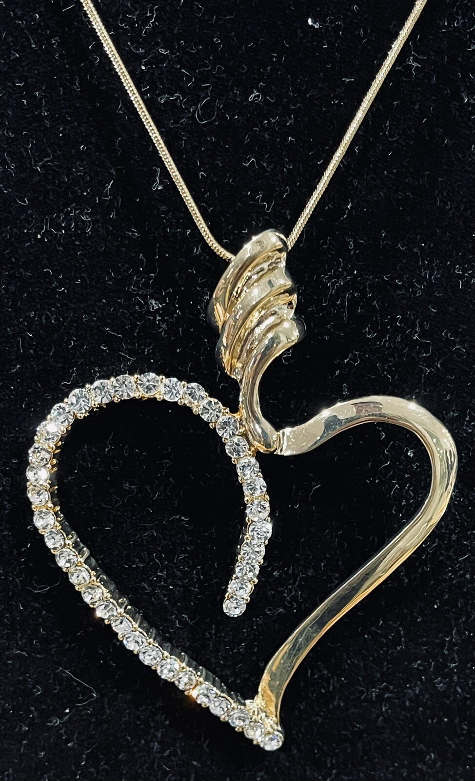 NIB LOVE HEART PENDANT ROUND CUBIC ZIRCONIA 18KT YELLOW GOLD PLATE 18″ CHAIN INC