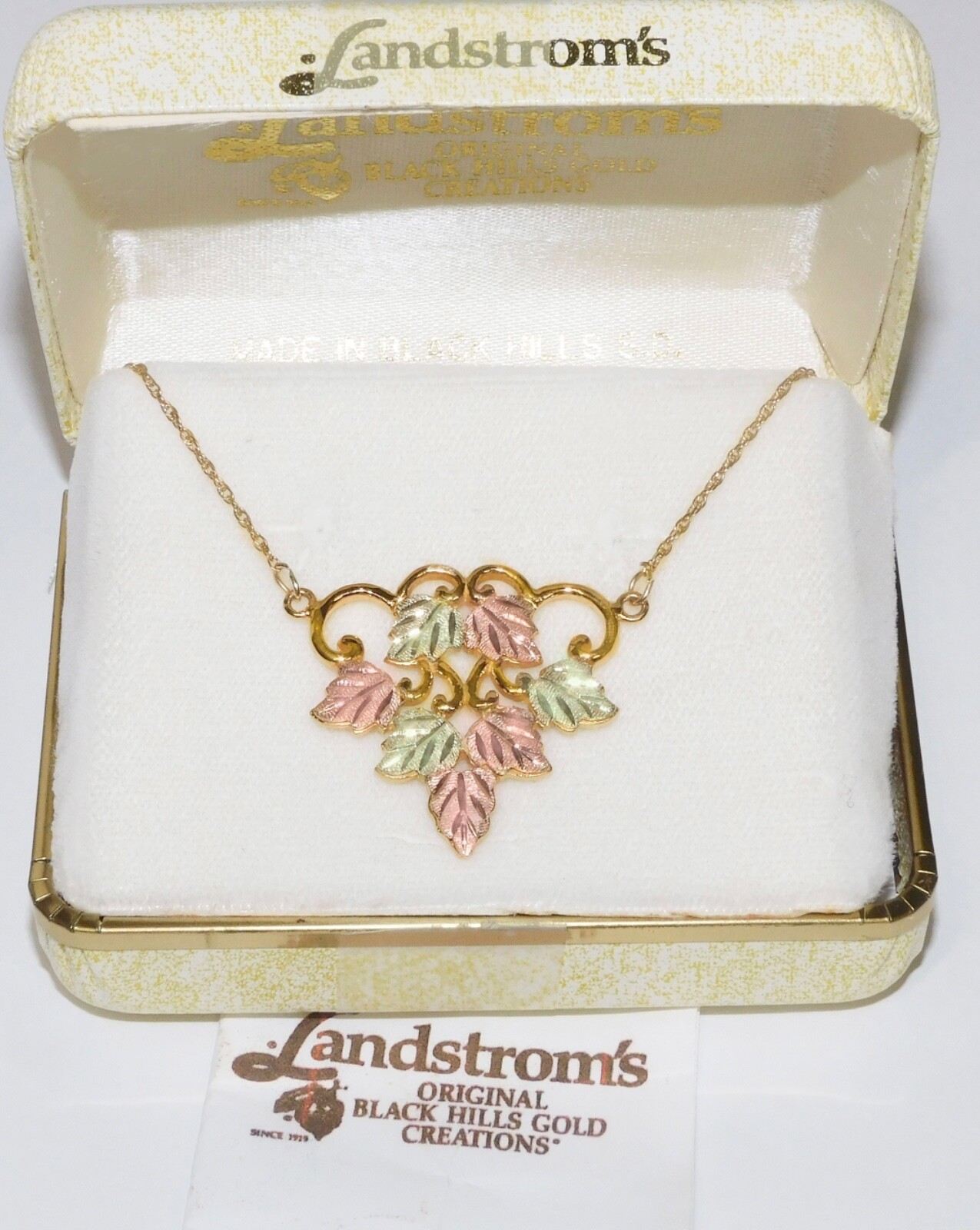 Black Hills Gold 10k Landstrom’s Large Fixed Pendant Leaves Necklace