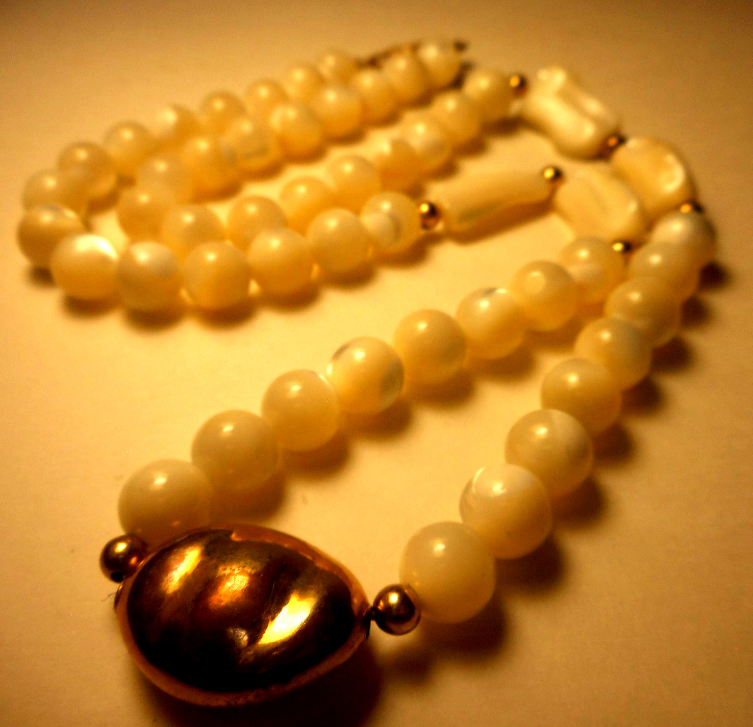 Vtg 14/20 Goldfilled Mother of Pearl Beaded Necklace GF Accent Bead 20″