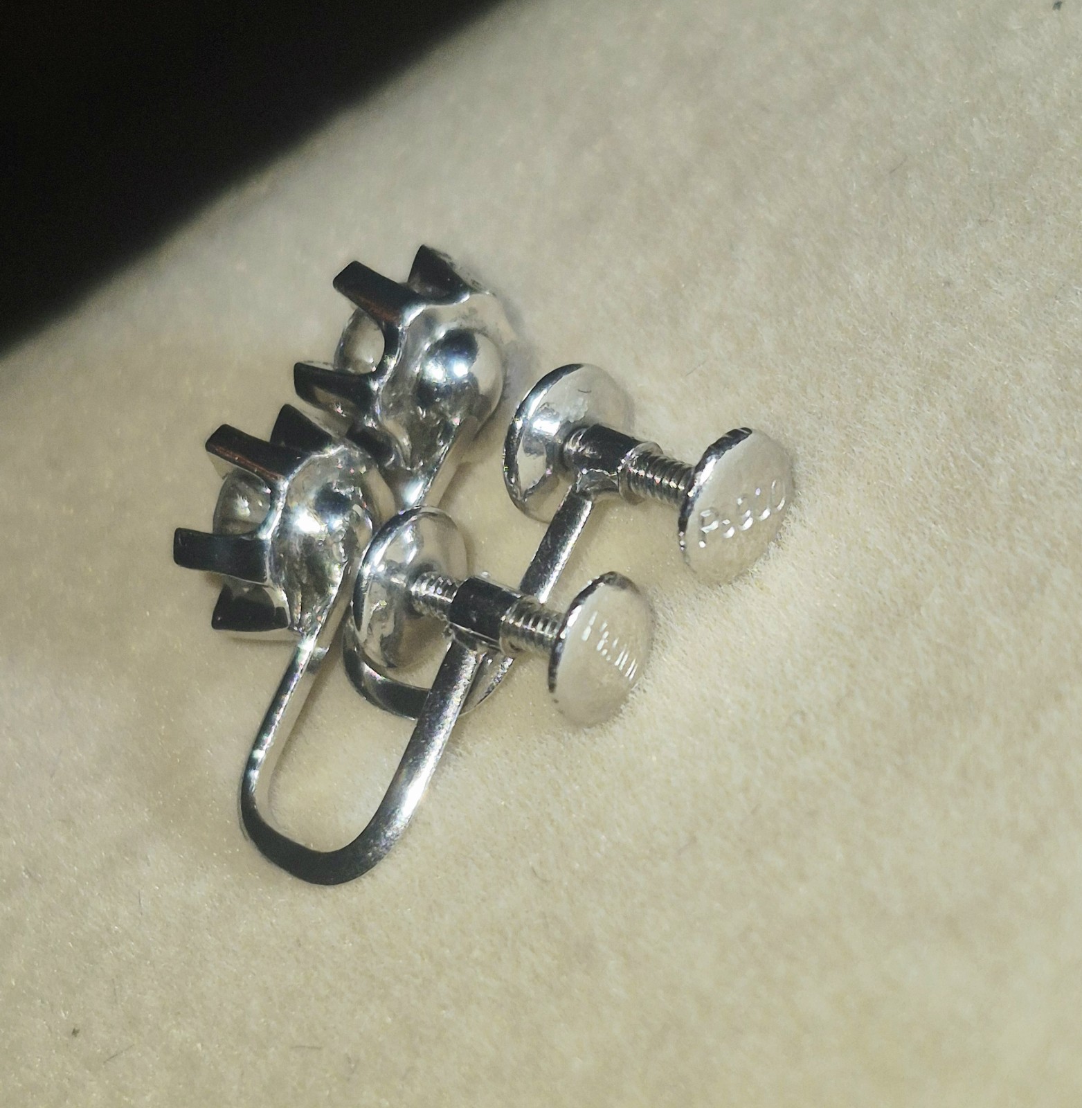 SUPER SPARKLY PLATINUM .68ct NATURAL EARTH MINED COLORLESS DIAMOND STUD EARRINGS