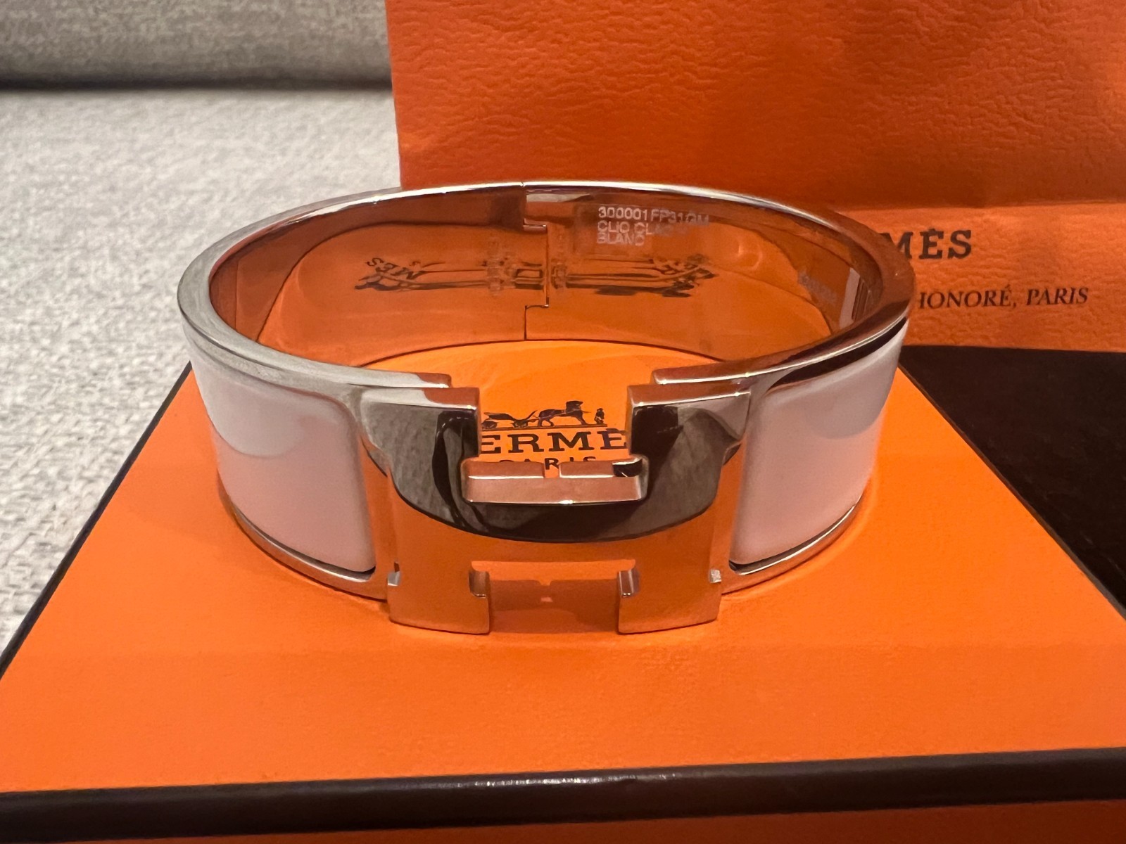 New Authentic HERMES Silver White Enamel Clic Clac H Wide Bracelet Size M/L GM