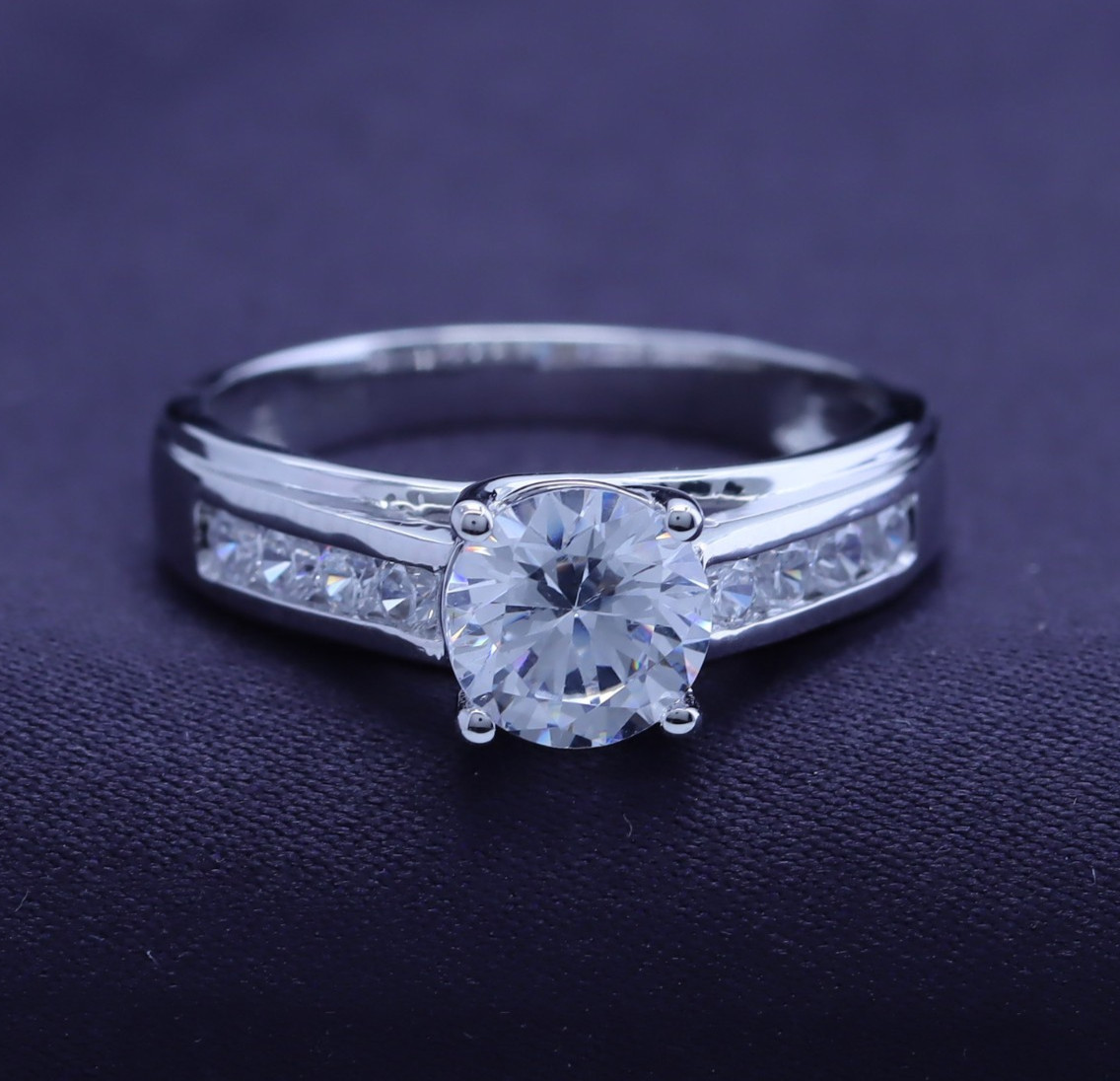 2.50 MM Round Cut Simulated Diamond Wedding Engagement Ring 925 Sterling Silver