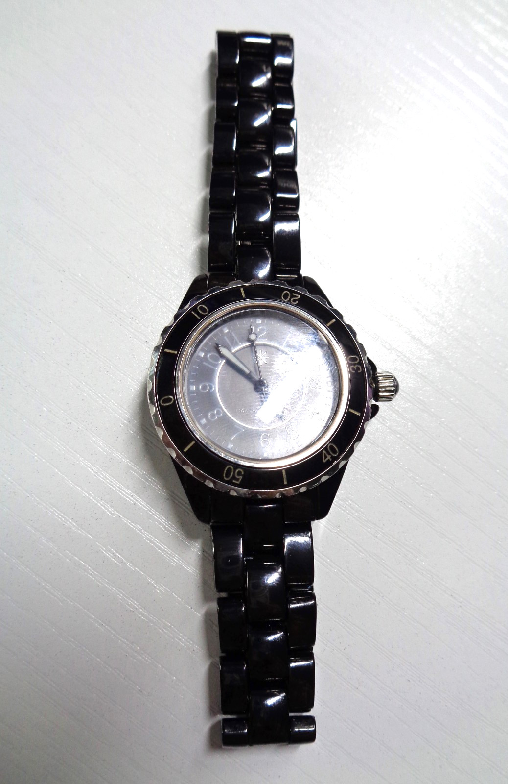 ISAAC MIZRAHI LIVE, Black Ceramic Quartz Fashion Women’s Wristwatch.