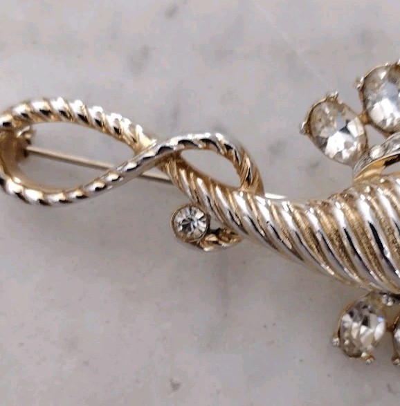 Vintage Clear Rhinestone Rope Style Brooch Gold Tone Estate 2 1/2 Inches