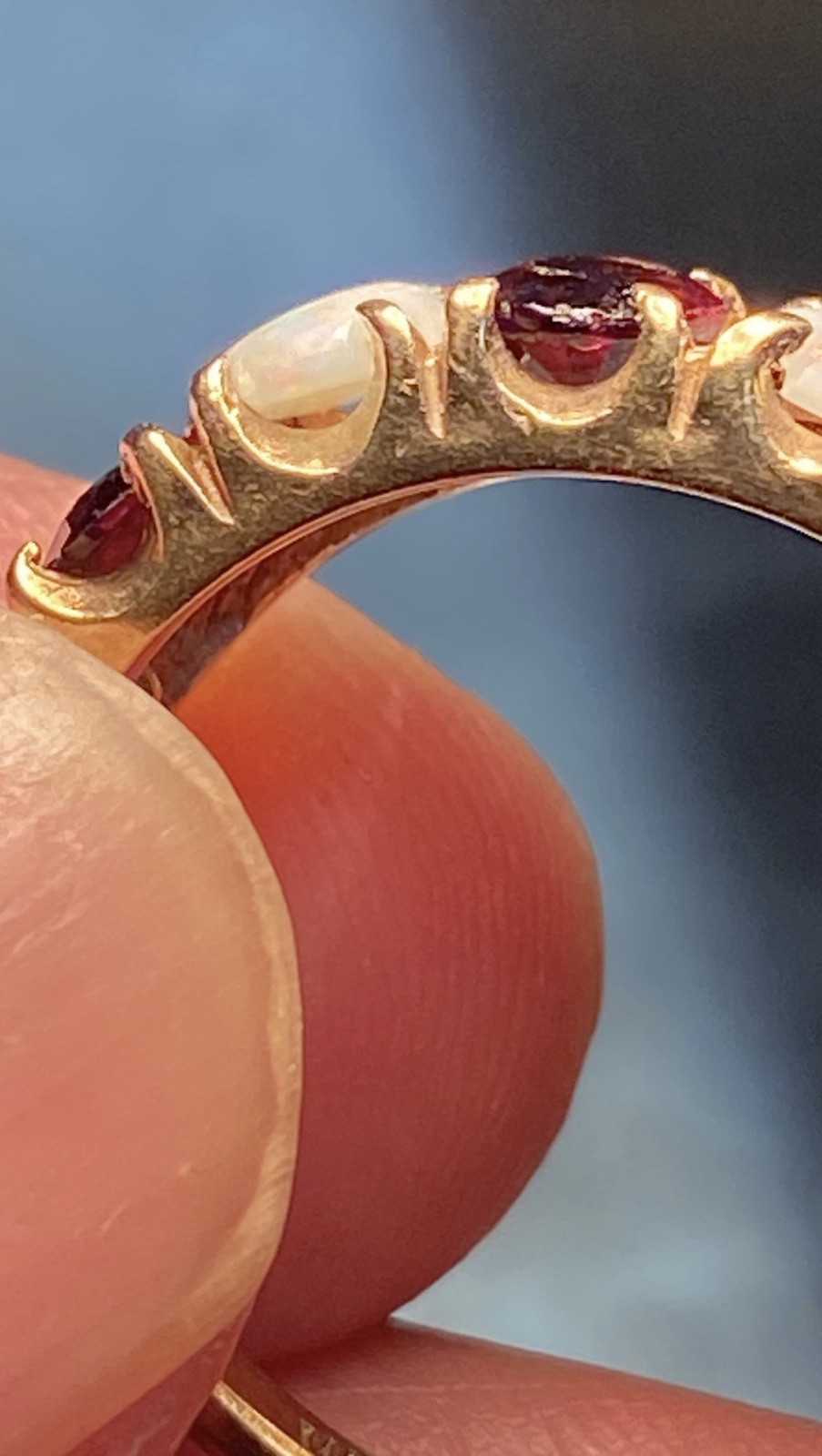 Vintage UK 1976 W&G 9ct Gold Garnet Opal 5 Stone Ring Size P 2.6g