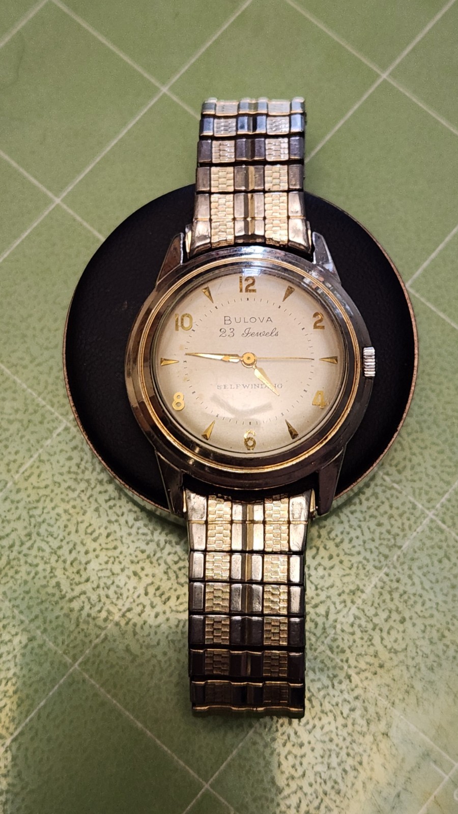 Bulova 23 Jewels Self-Winding Automatic Vintage 1960s White Dial 10kgf Bracelet.