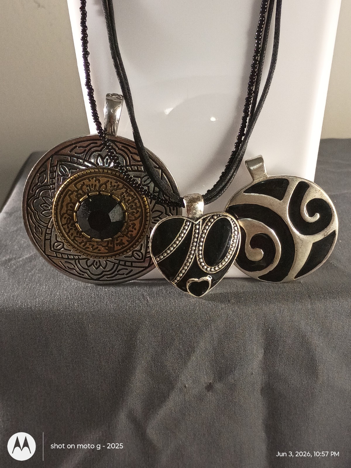 Black Silver Gold Tone Adjustable Pendant Necklace Set Lot 3 Round Heart Theme