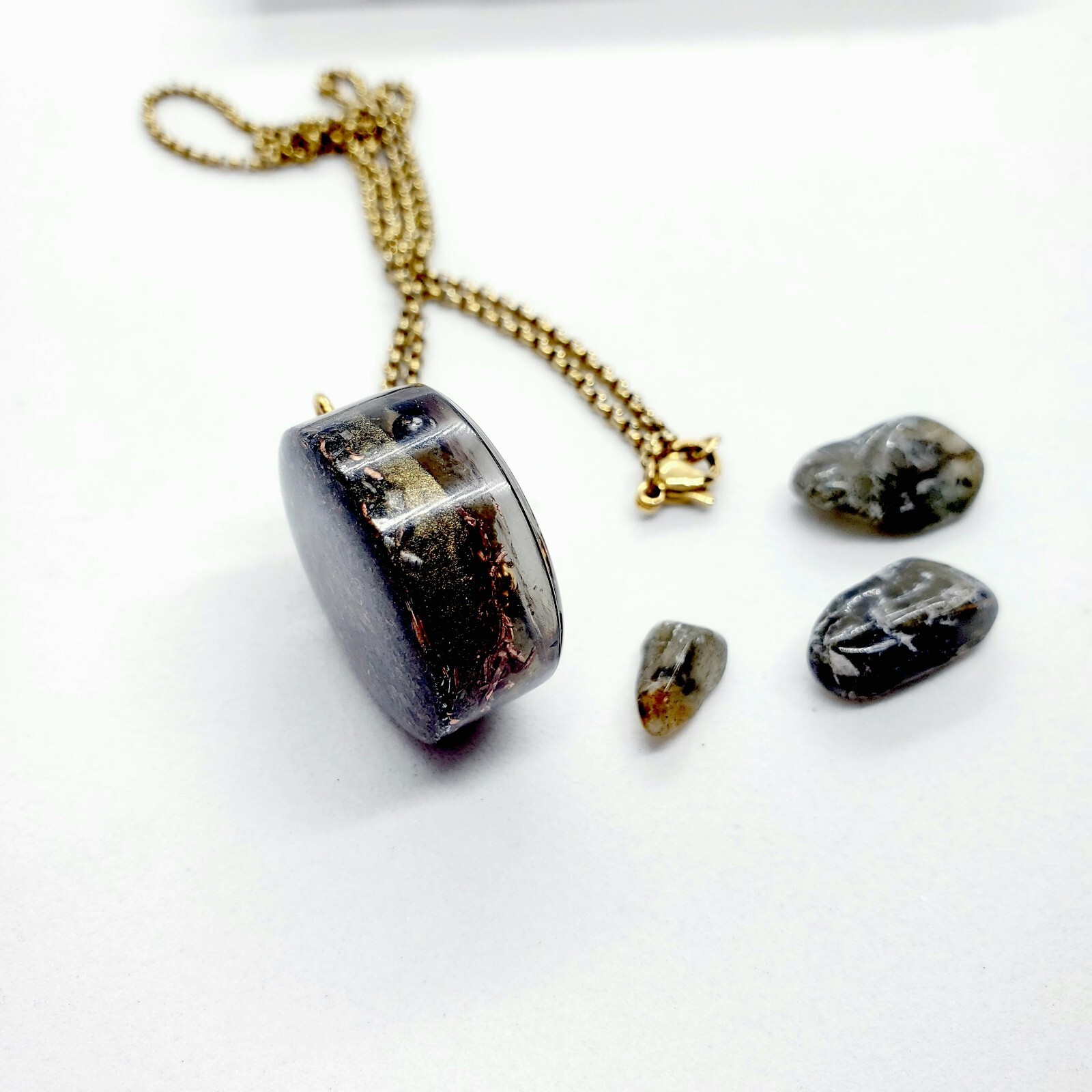 LABRADORITE Orgone Generator. Pendant for Alignment, Perseverance, Stress relief