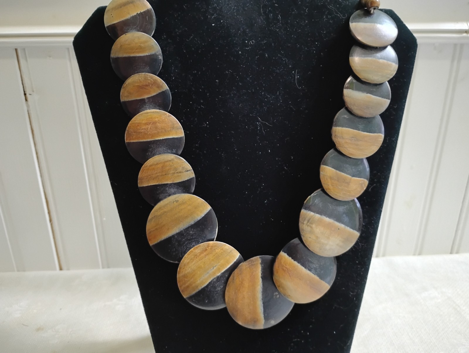 GT Metal Half Wood Grain Half Black Graduated Wood Disk Bead 25″ Necklace