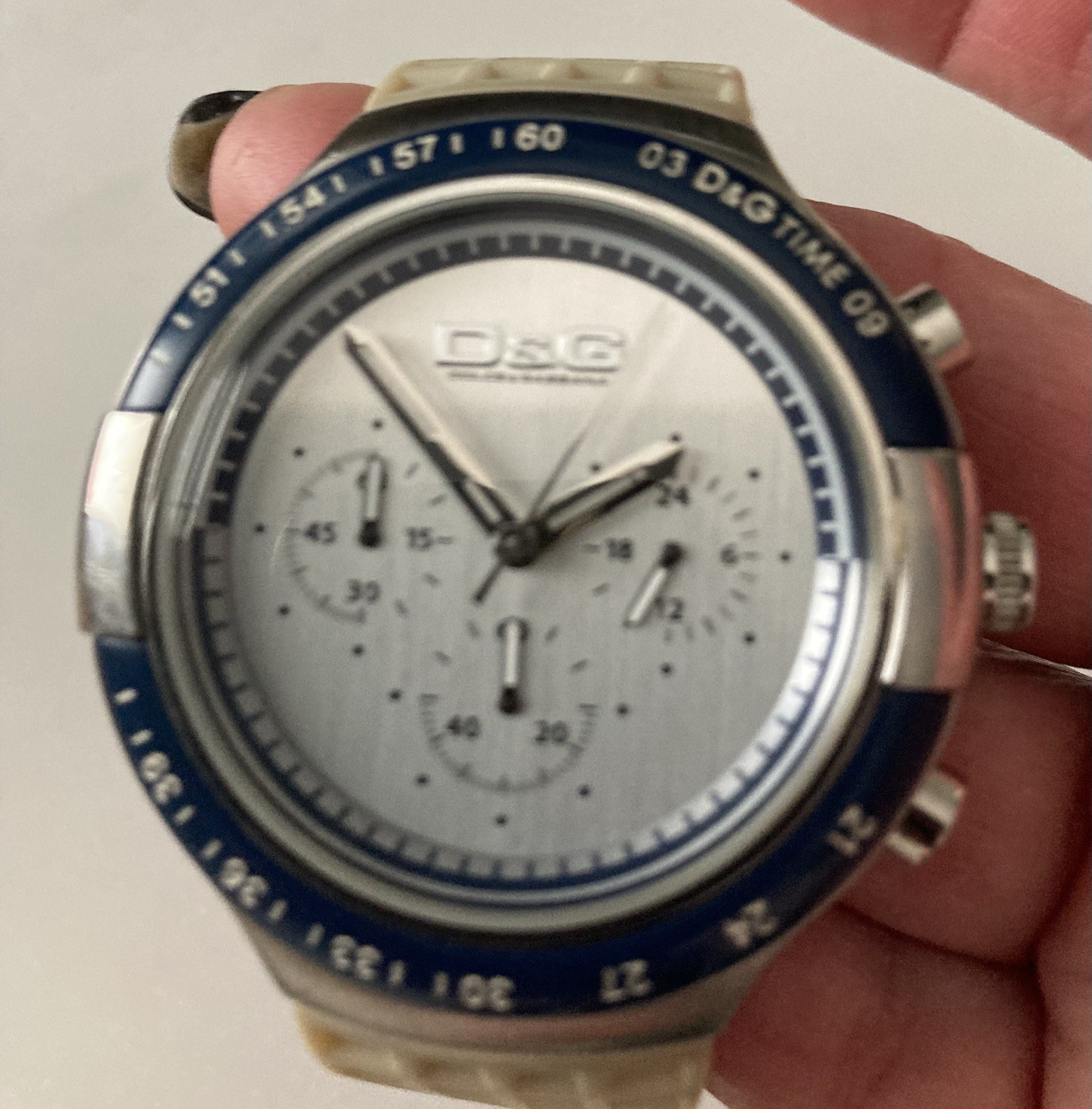 D&G Time Chronograph Silver Dial Blue Bezel Beige Rubber 50m with new battery
