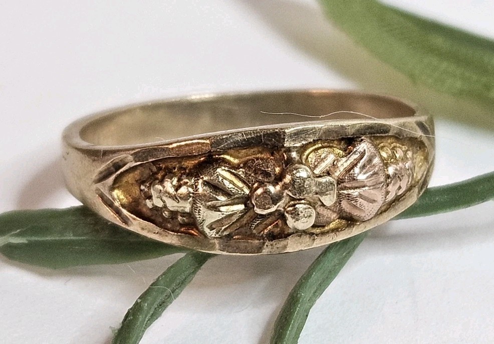 Vintage 10k Tri Color Black Hills Gold Ring Size 3.25 06Rg