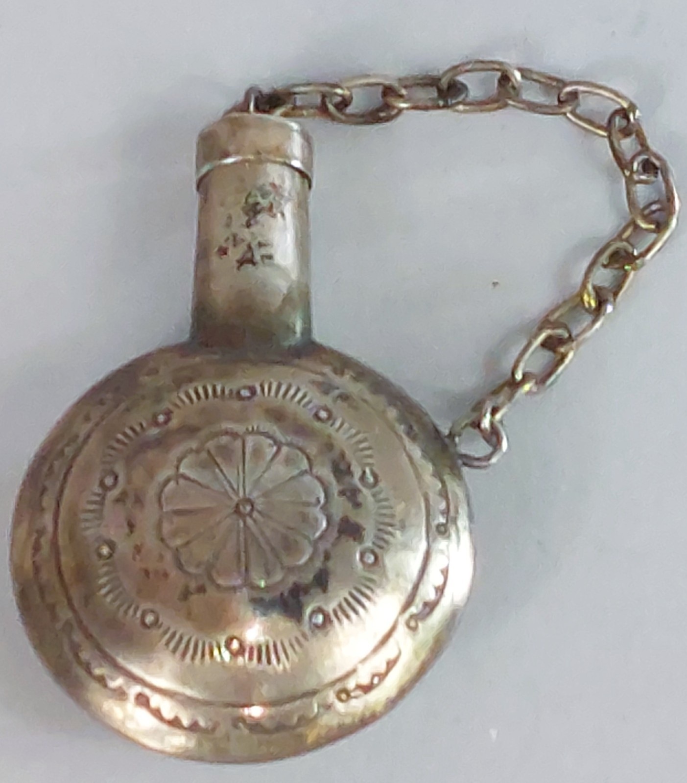 Vintage Navajo STERLING SILVER NAVAJO CANTEEN flask tobacco -2.5/8″ Tall