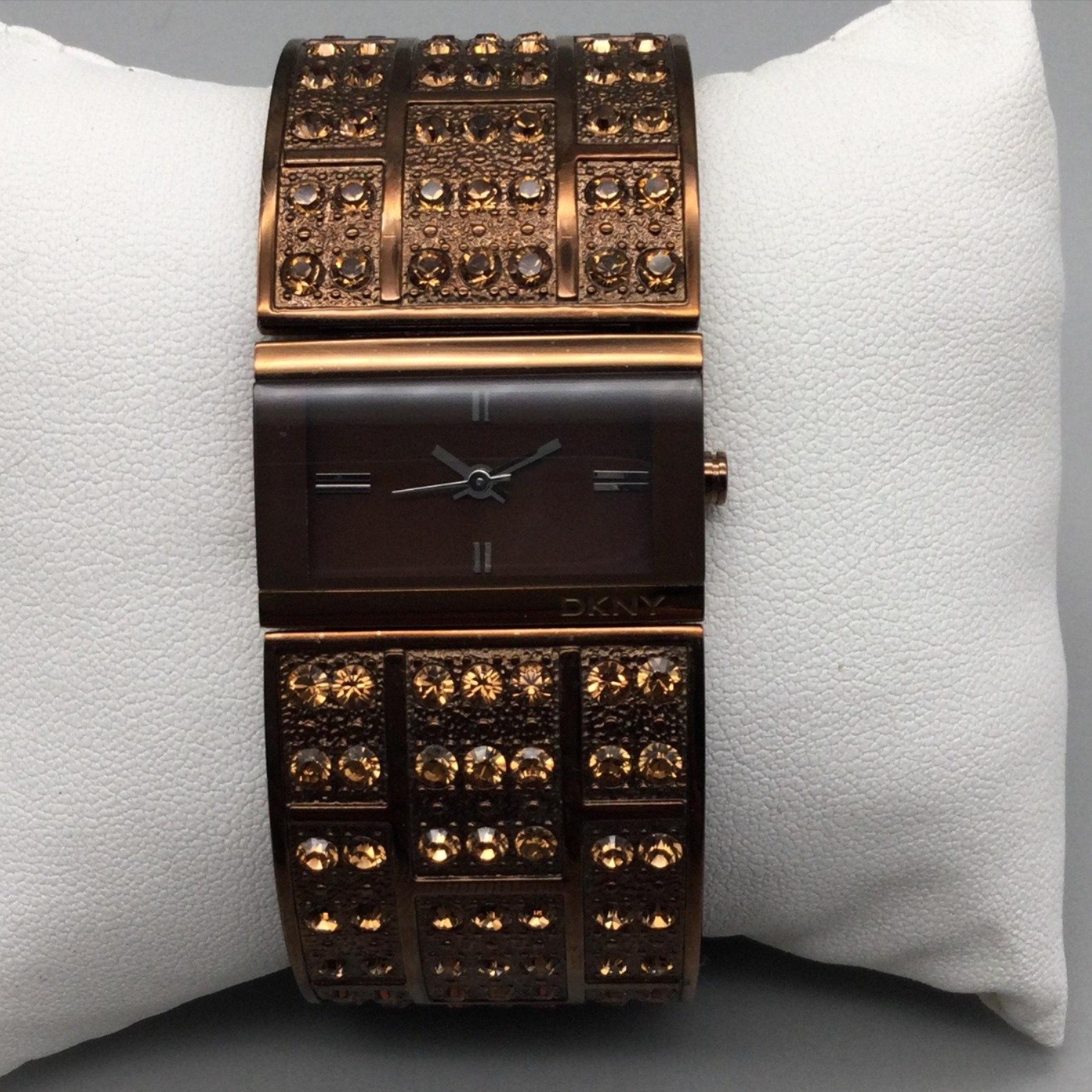 DKNY NY-3885 Womens Watch 28mm Brown Dial Crystals Bangle New Battery 7″