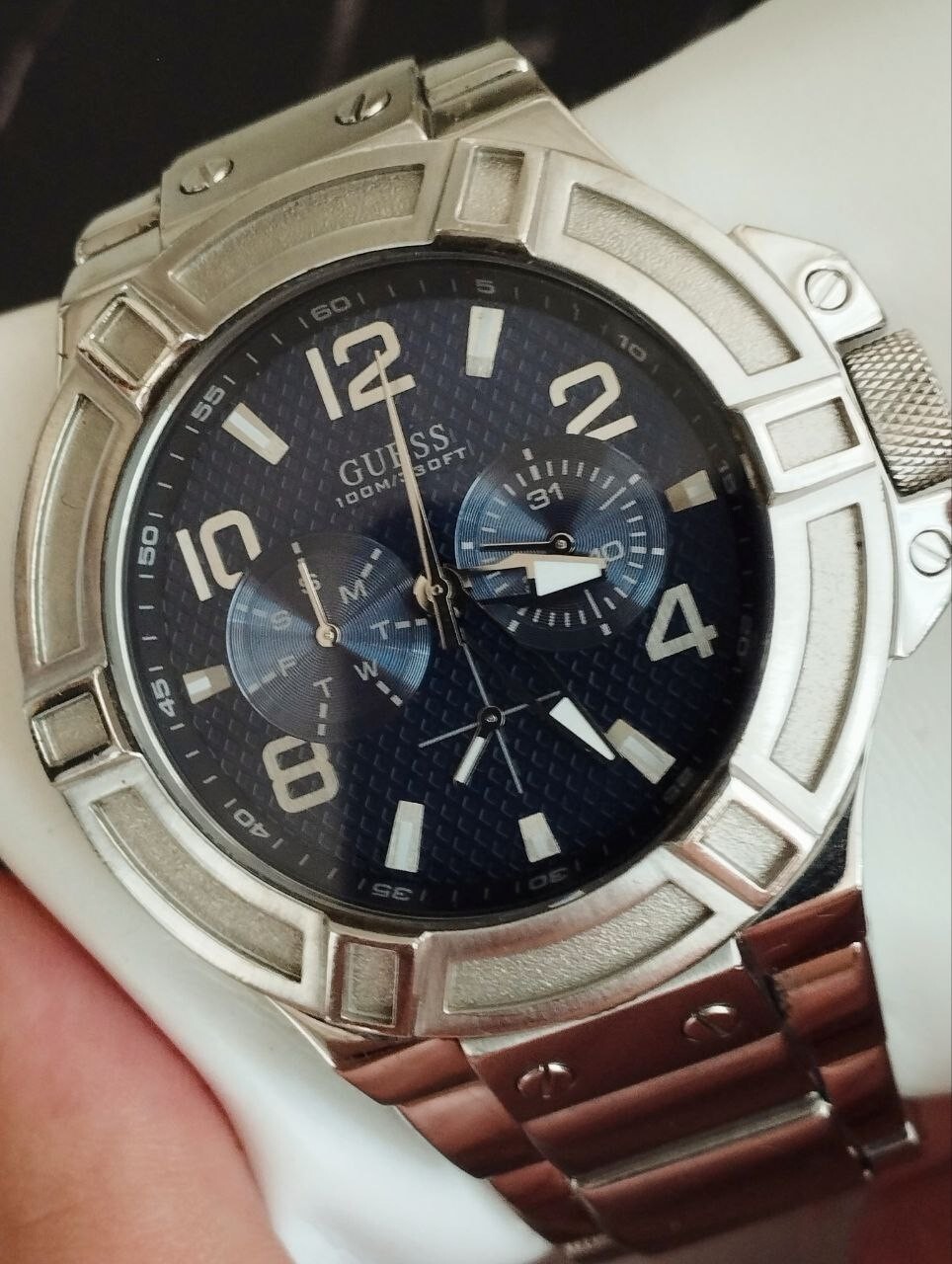 GUESS W0218G2 MENS SILVER STAINLESS STEEL WATCH WITH CASE GREAT CONDITION