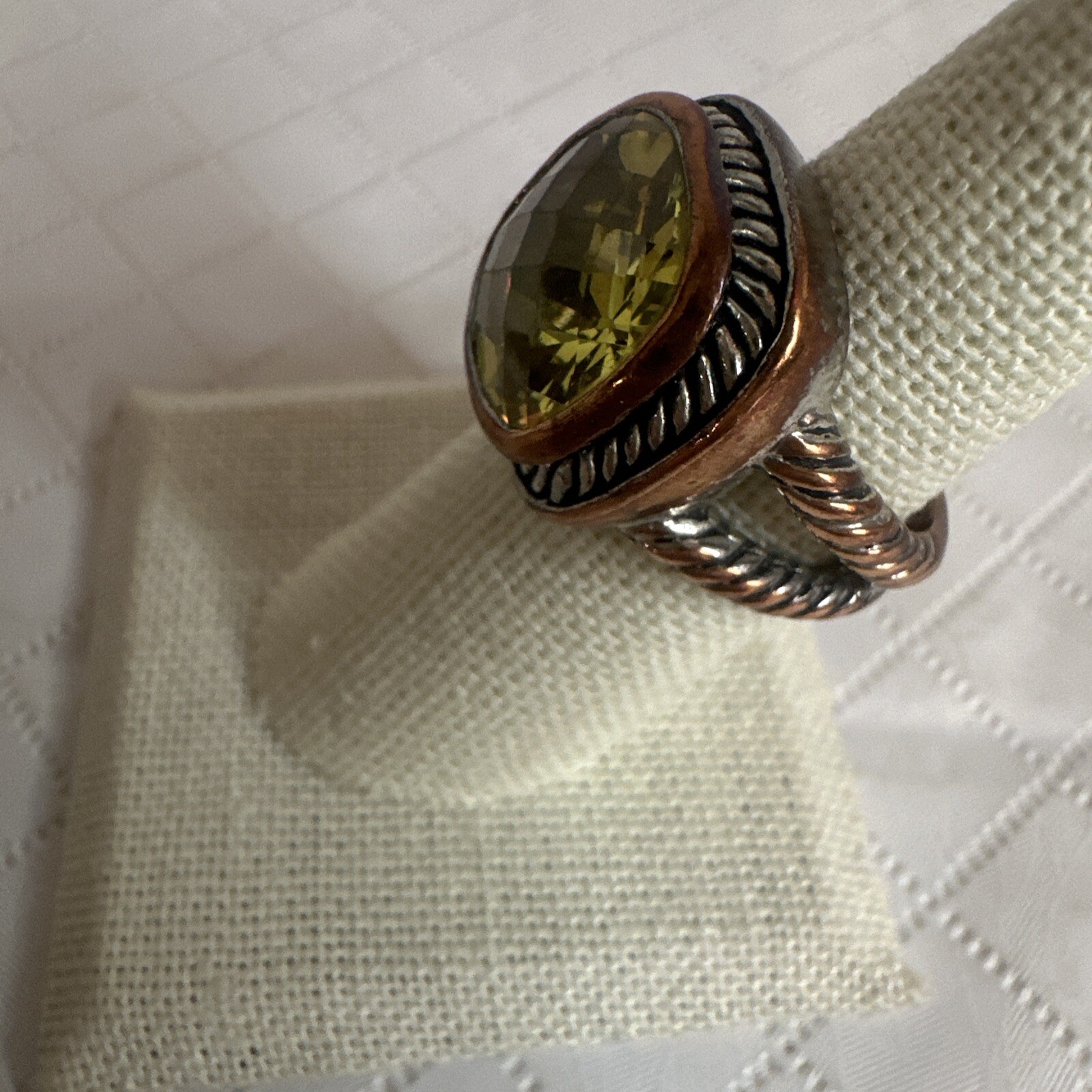 Vtg Chartreuse Fauceted Faux Citrine Rounded SQUARE Ring Sz 7.5” Brass Tone Read