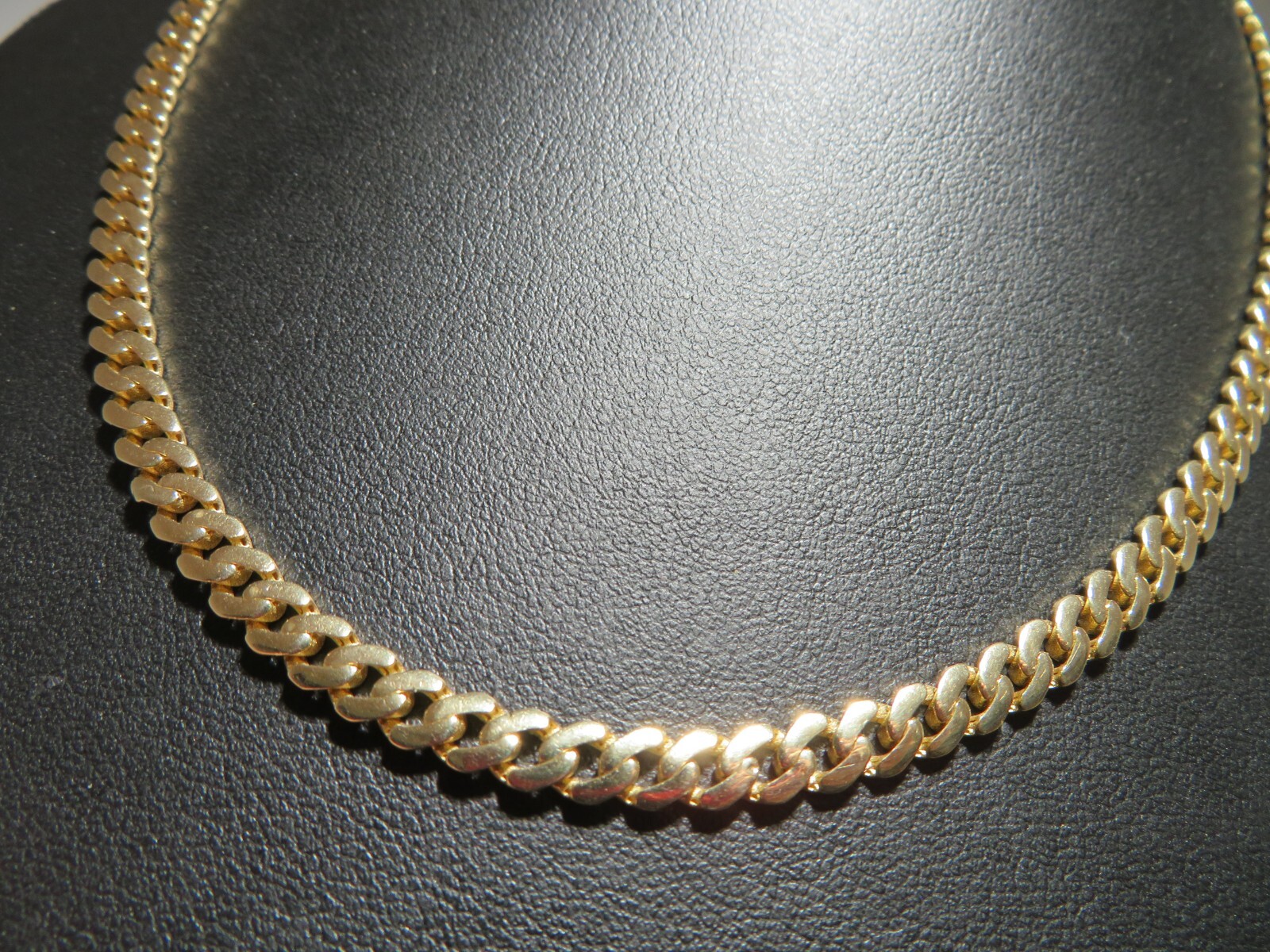 14K YG HOLLOW CUBAN CURB LINK CHAIN 22″ LONG 5.05 MM WIDE 22.04 grams (G132422)