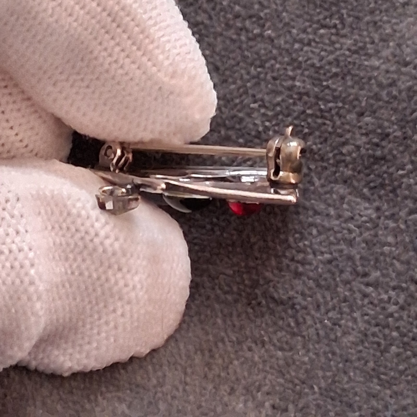 Shube’s Manufacturing sterling silver Christmas Nativity brooch pin