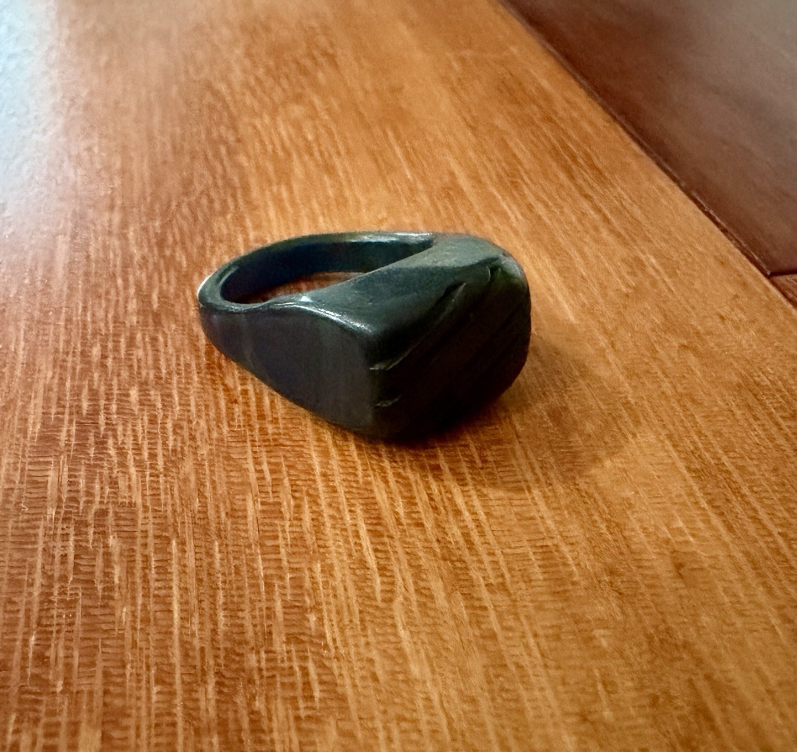 Vintage 90’s Boho Tribal Black Carved Signet Band Ring – Approx Sz 5