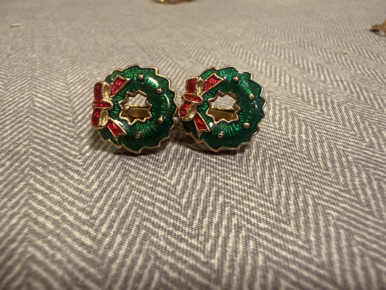 Christmas Clip-on Earrings Wreath, Poinsettia, tree & ornament Excellent con.