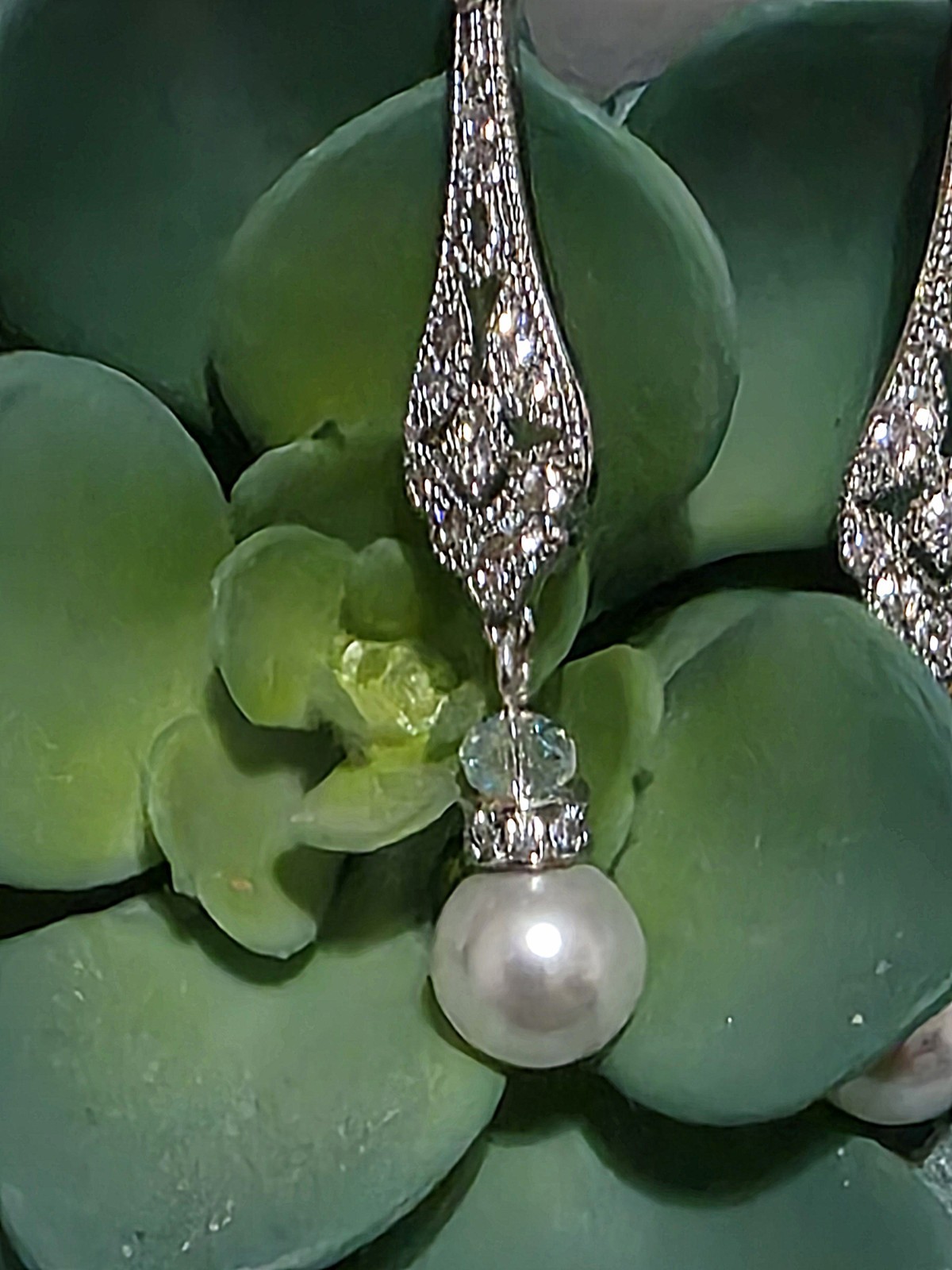Sparkle In Zirconia Earrings Great Design Feminine 1.75″ Long Casual/Formal New