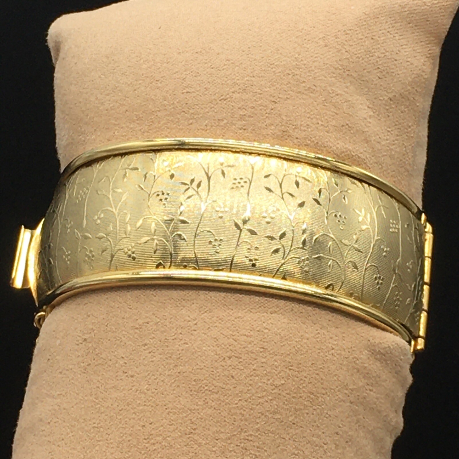 Floral Pattern Bangle Bracelet with Safety Chain Gold Tone Chinoiserie Embossing