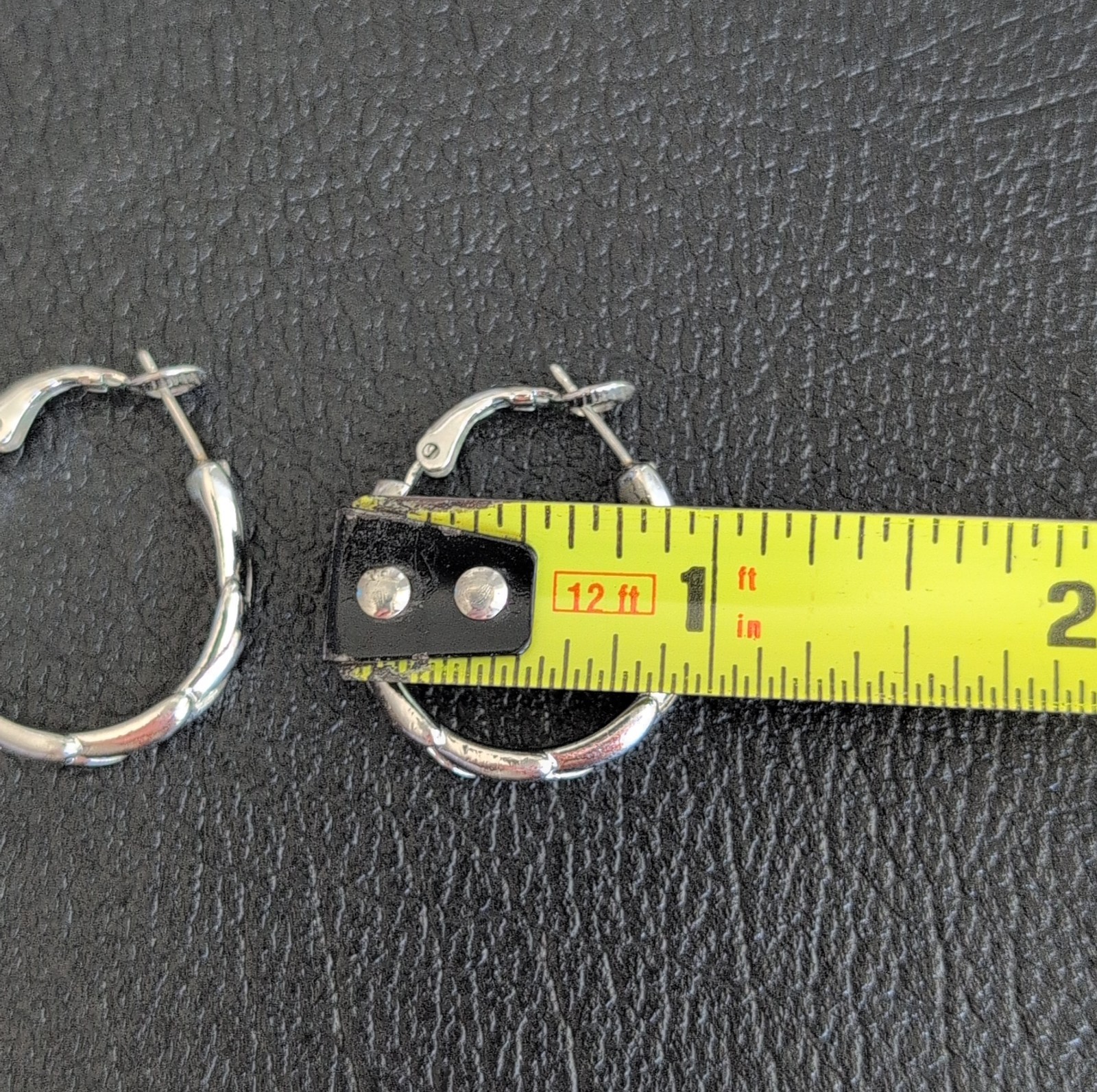 VTG Signed Crown Trifari Silvertone Bamboo Segmented Hoop Earrings Latch Back